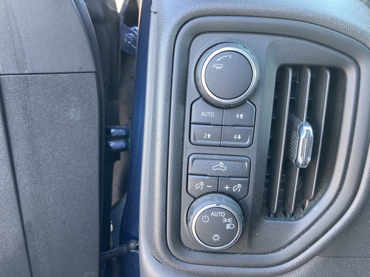 2022 Chevrolet Silverado 1500 Custom Trail Boss