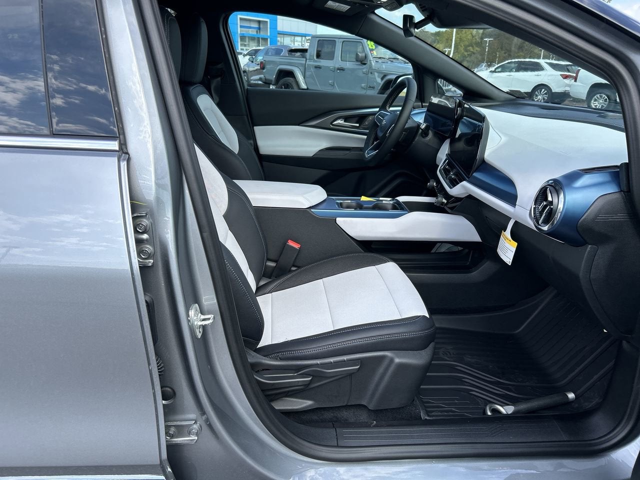 2025 Chevrolet Equinox EV LT