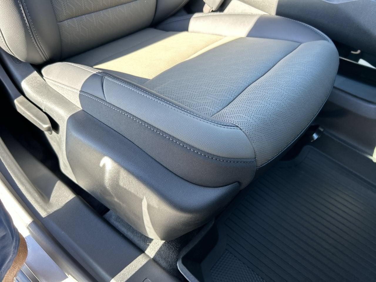 2027 Chevrolet Equinox LT - Photo 14