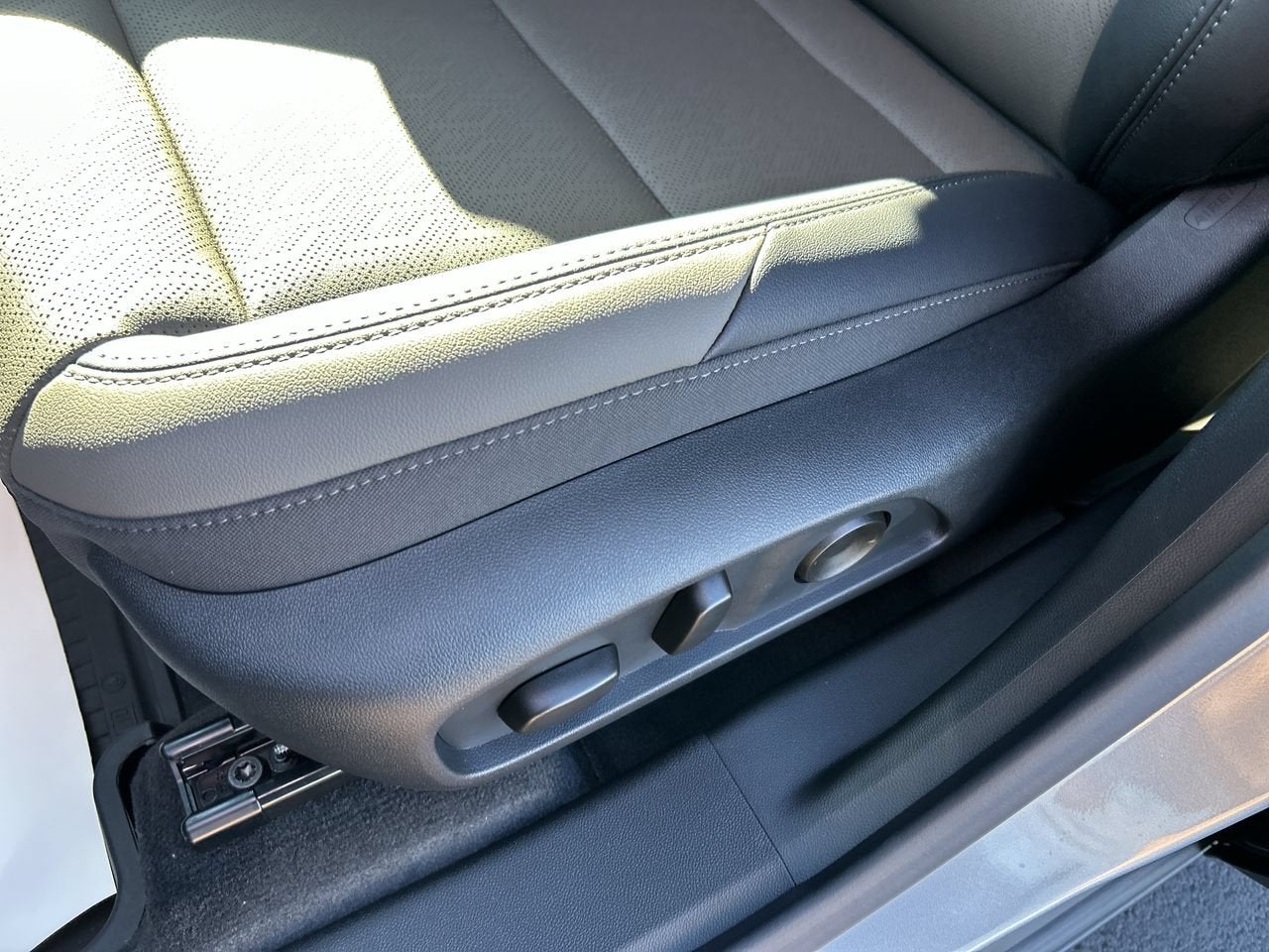 2027 Chevrolet Equinox LT - Photo 22