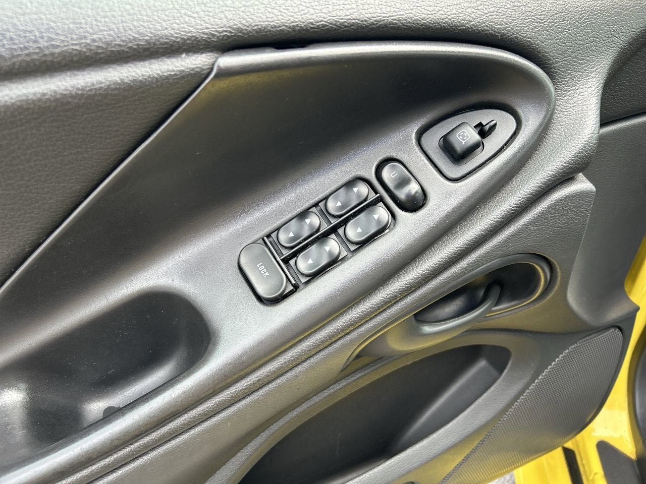 2003 Ford Mustang V6