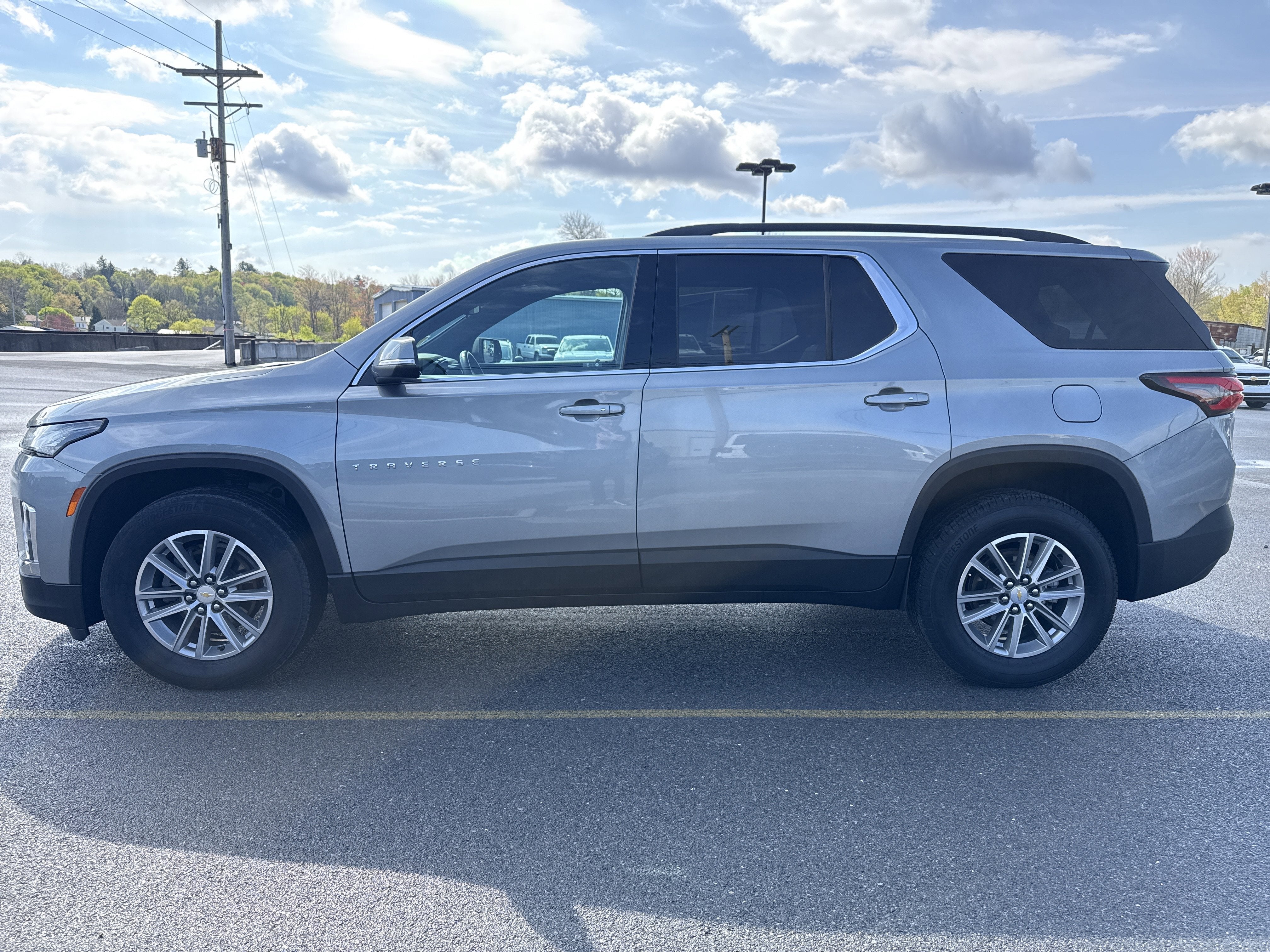 2023 Chevrolet Traverse LT Cloth