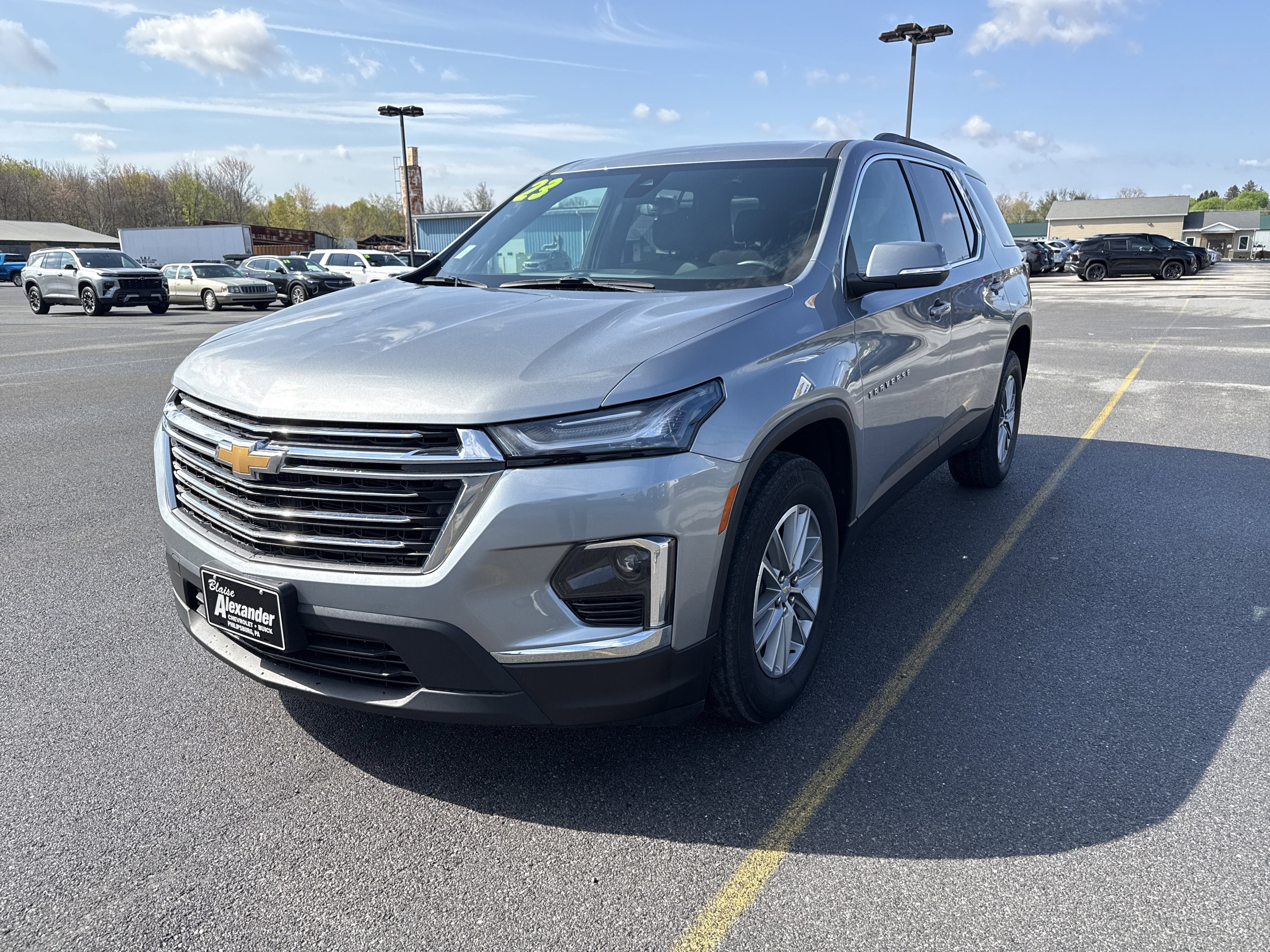 2023 Chevrolet Traverse LT Cloth