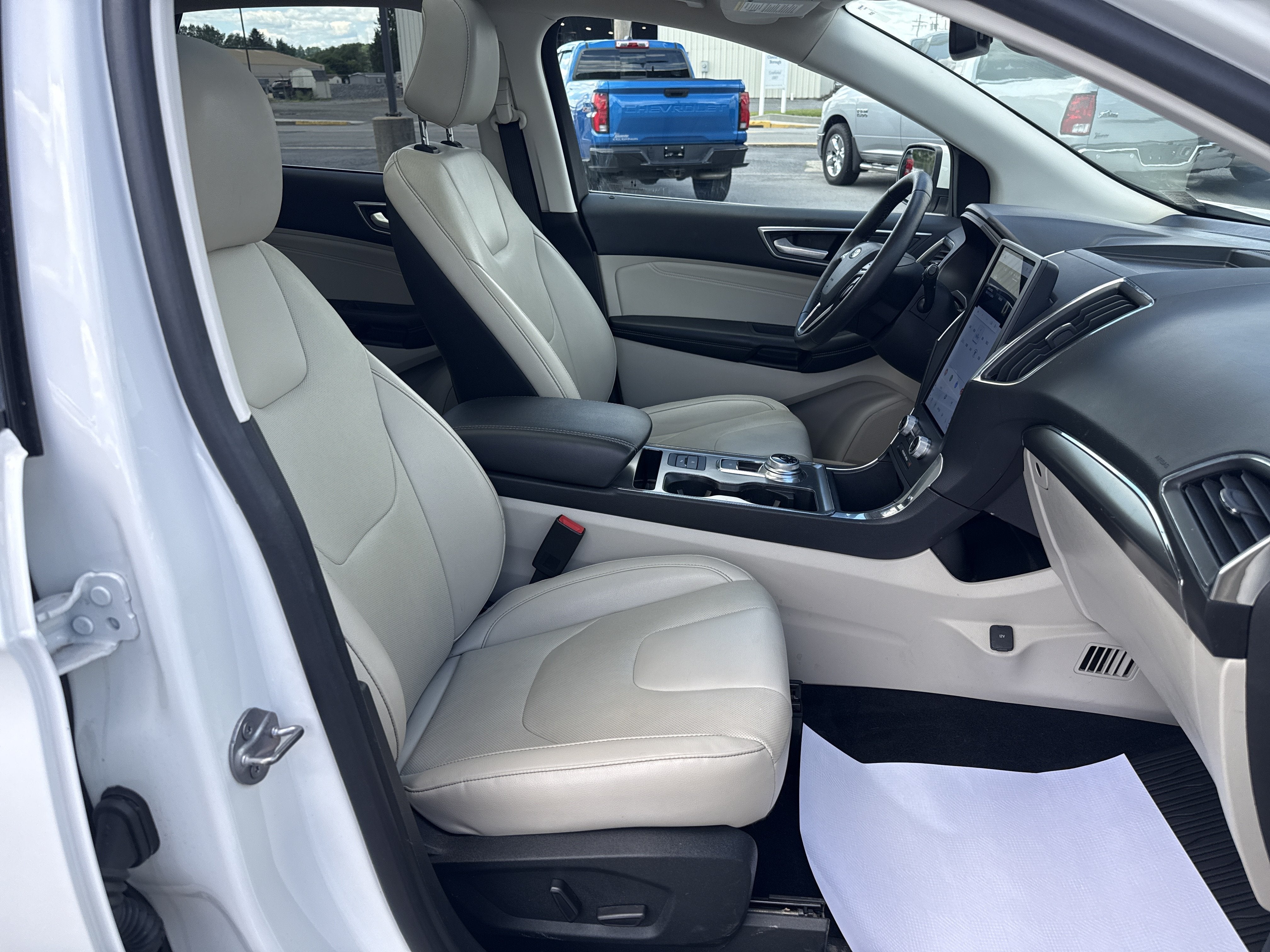 2022 Ford Edge Titanium