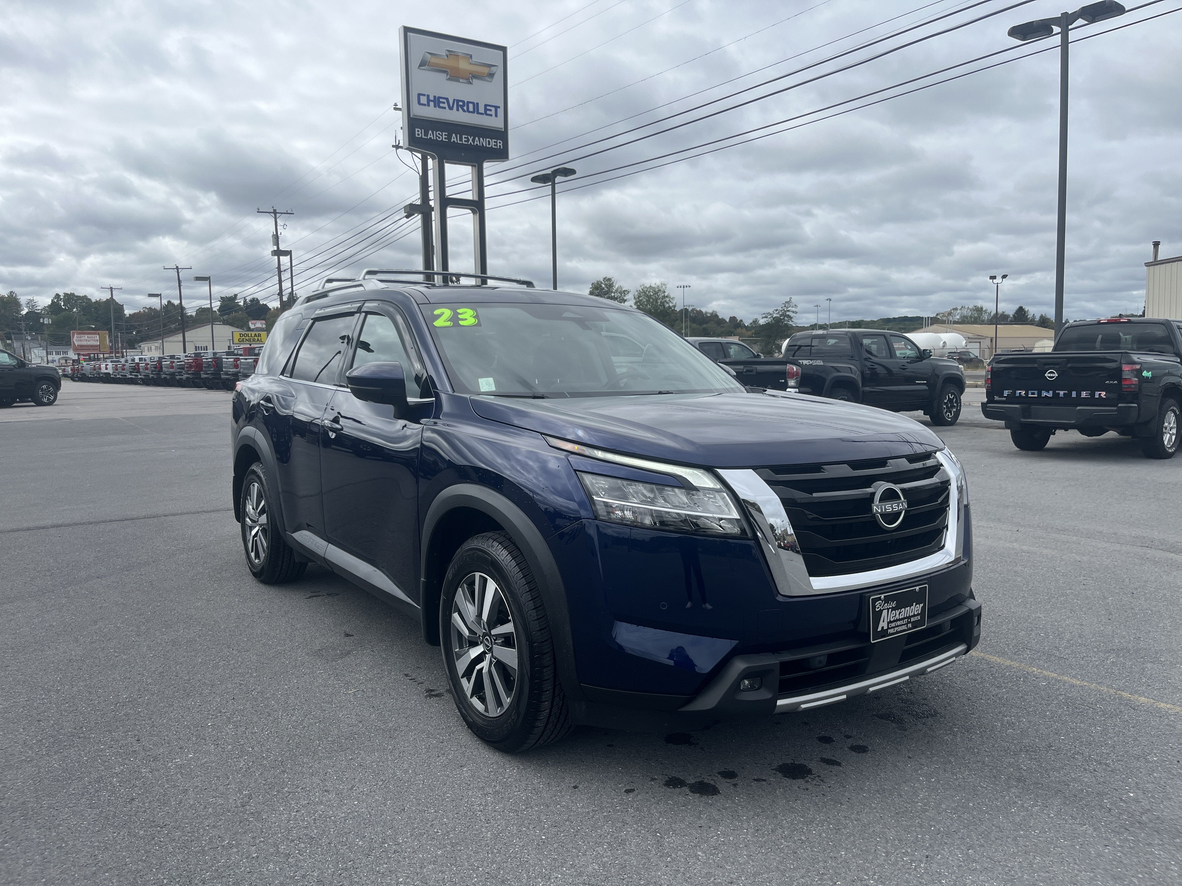 2023 Nissan Pathfinder SL