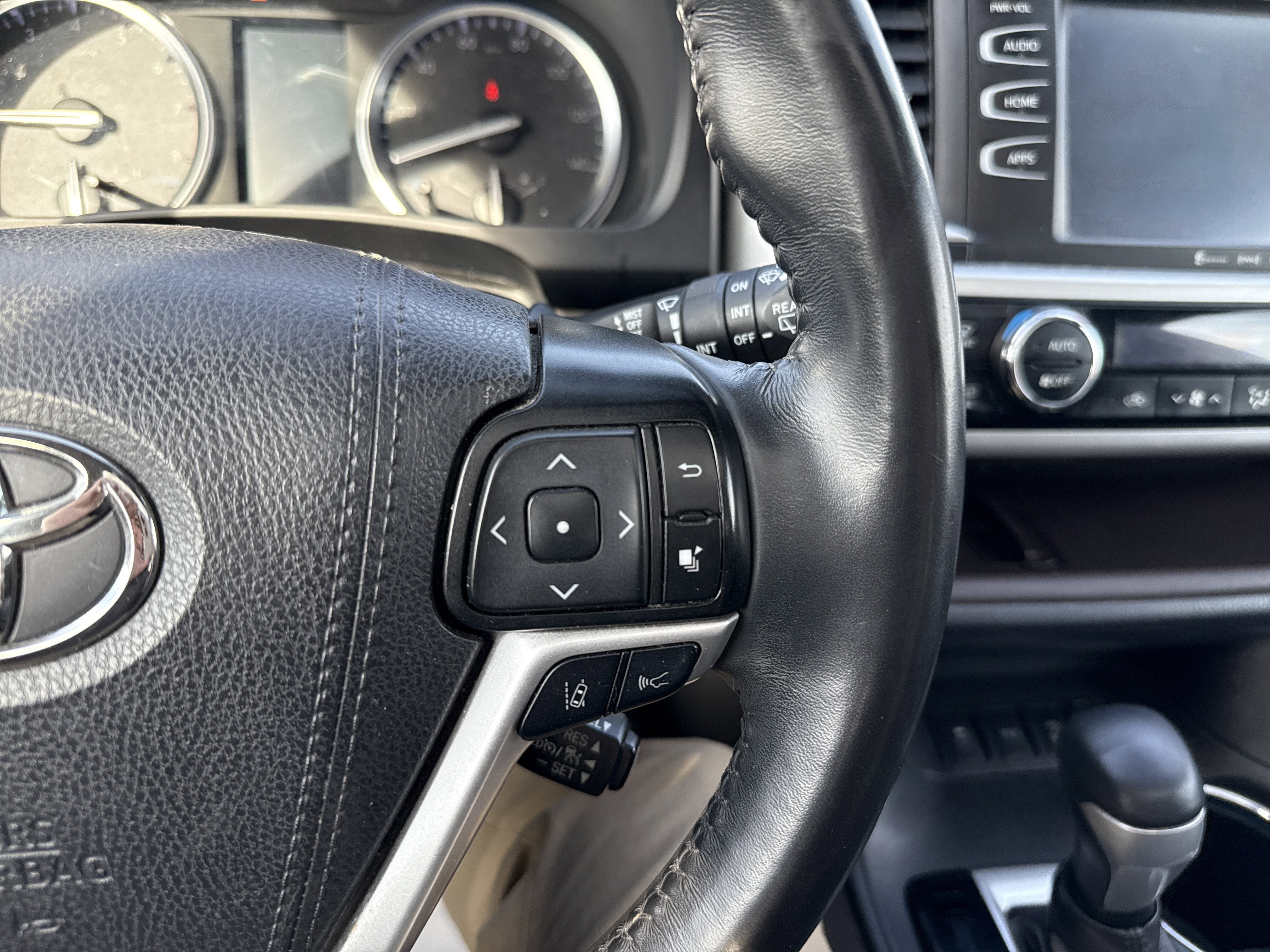 2019 Toyota Highlander SE