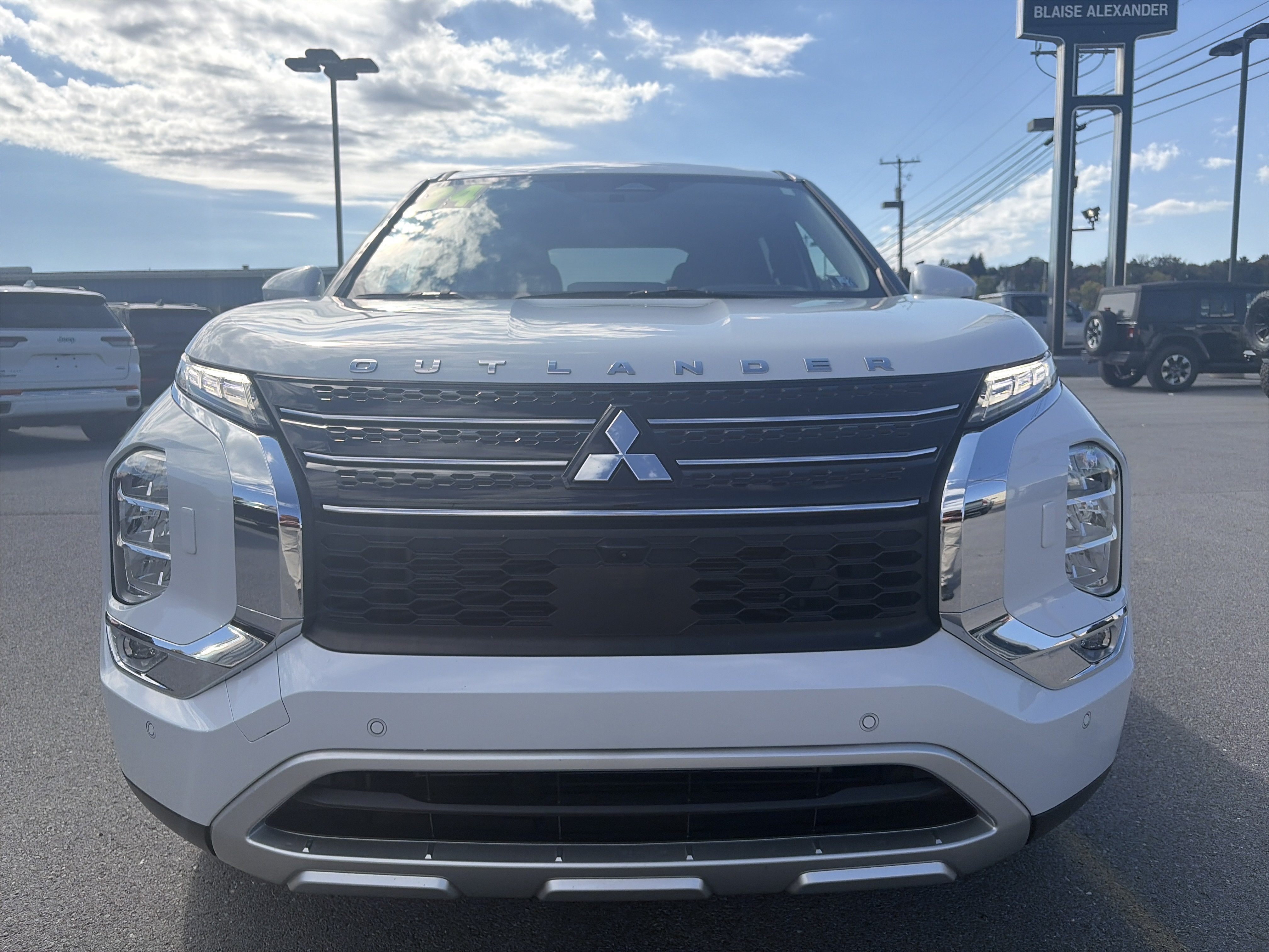 2024 Mitsubishi Outlander SE