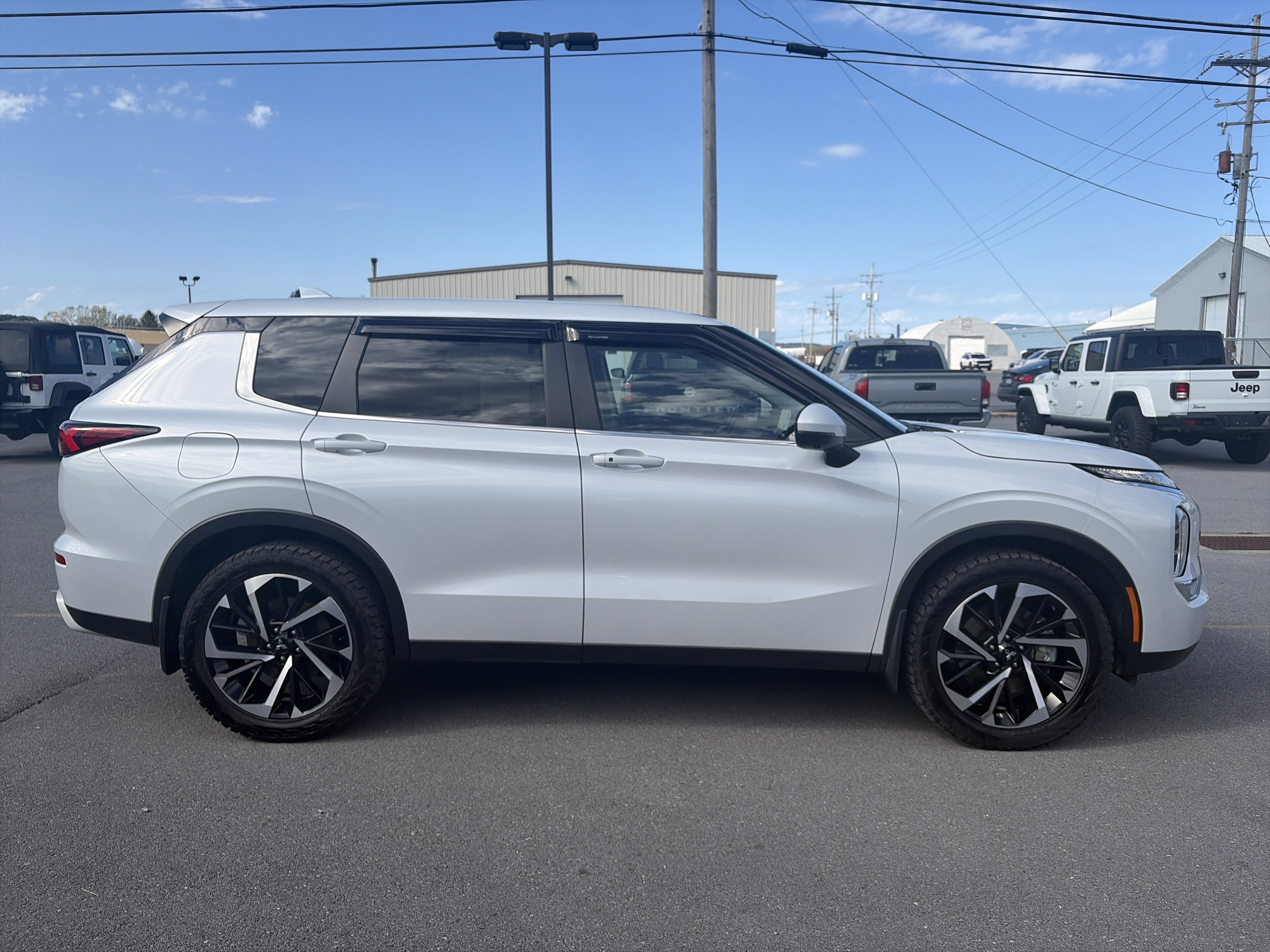 2024 Mitsubishi Outlander SE