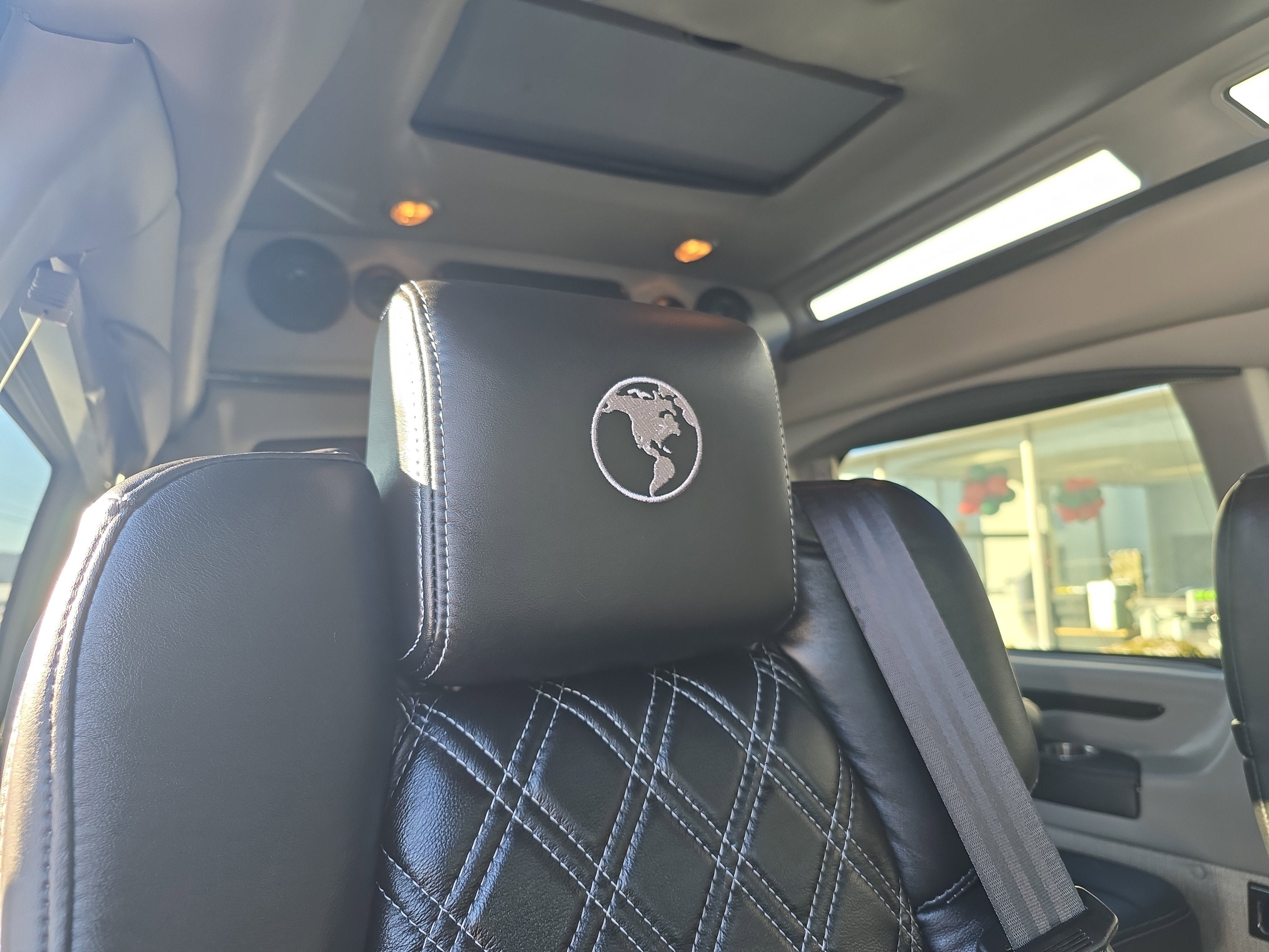 2021 Chevrolet Express Passenger 2500 1LS