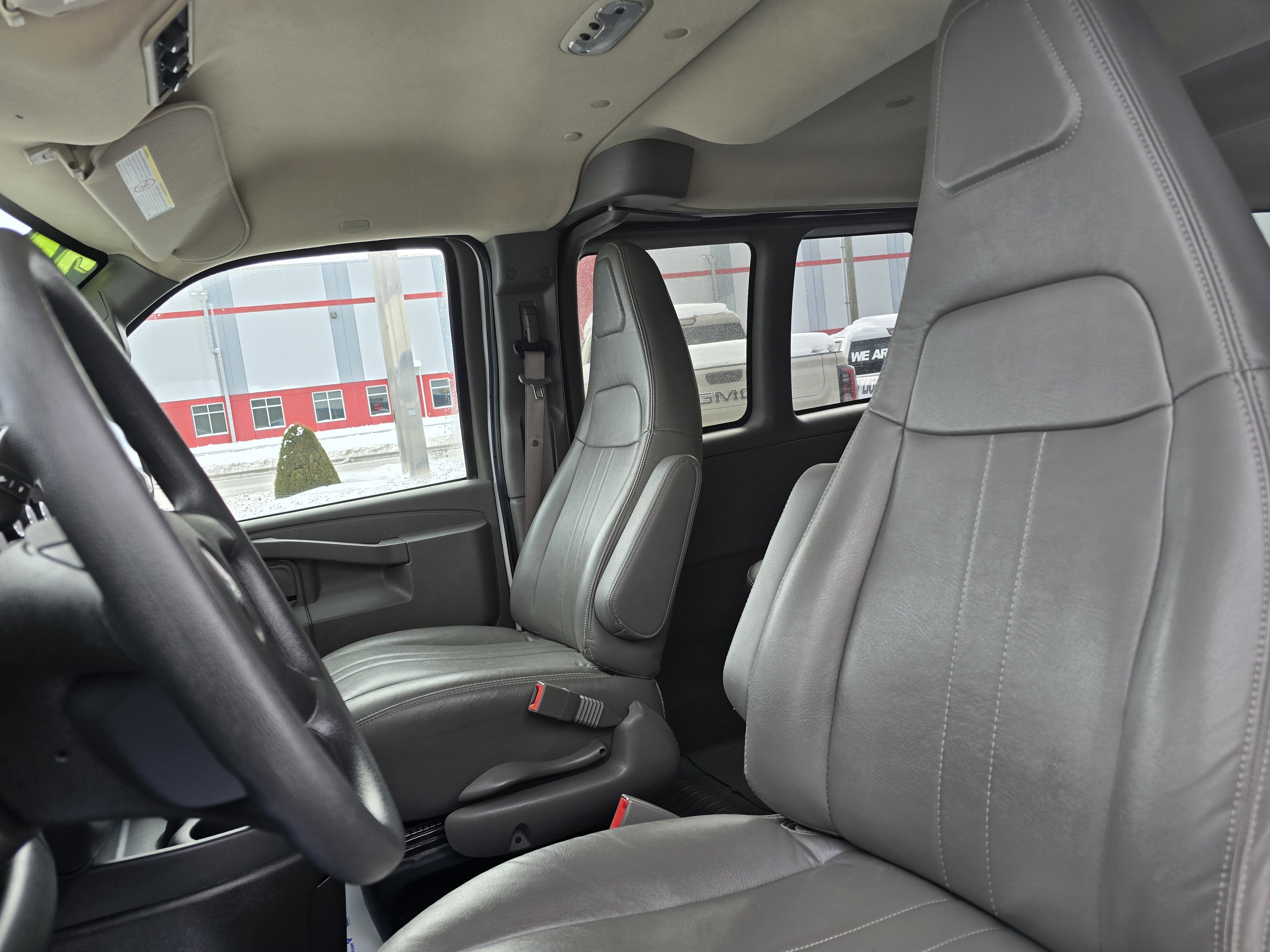 2024 Chevrolet Express Passenger 3500 1LS