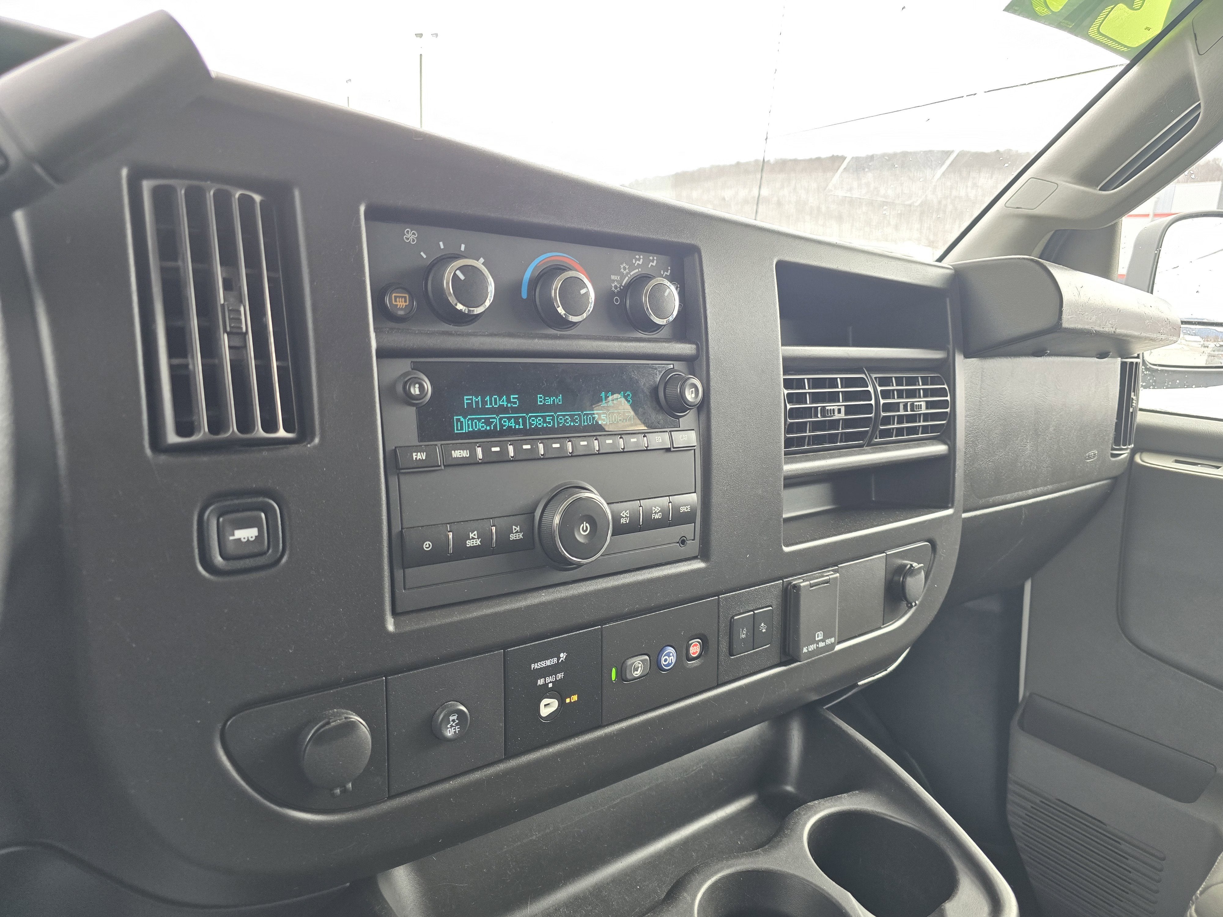 2024 Chevrolet Express Passenger 3500 1LS