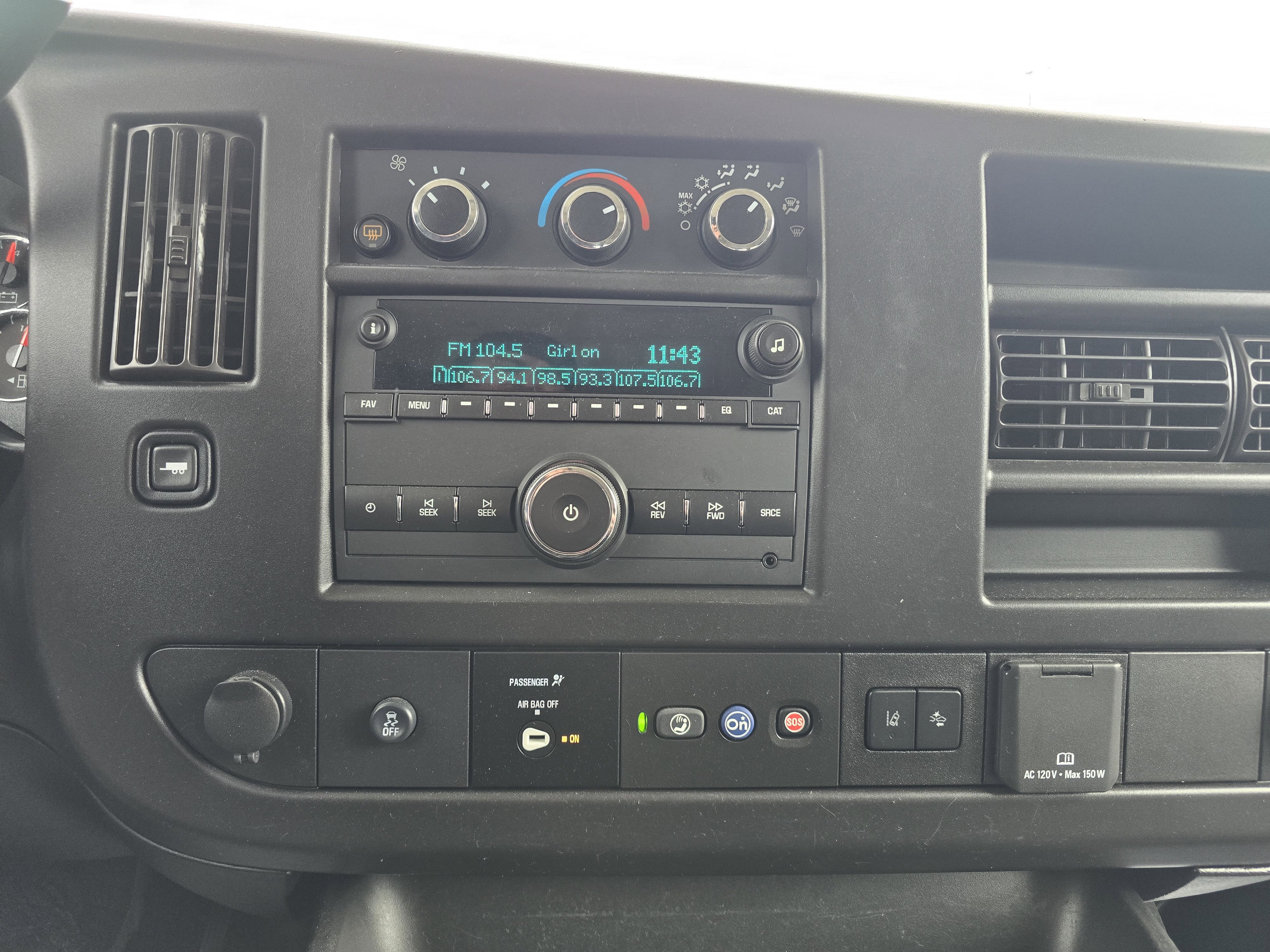 2024 Chevrolet Express Passenger 3500 1LS