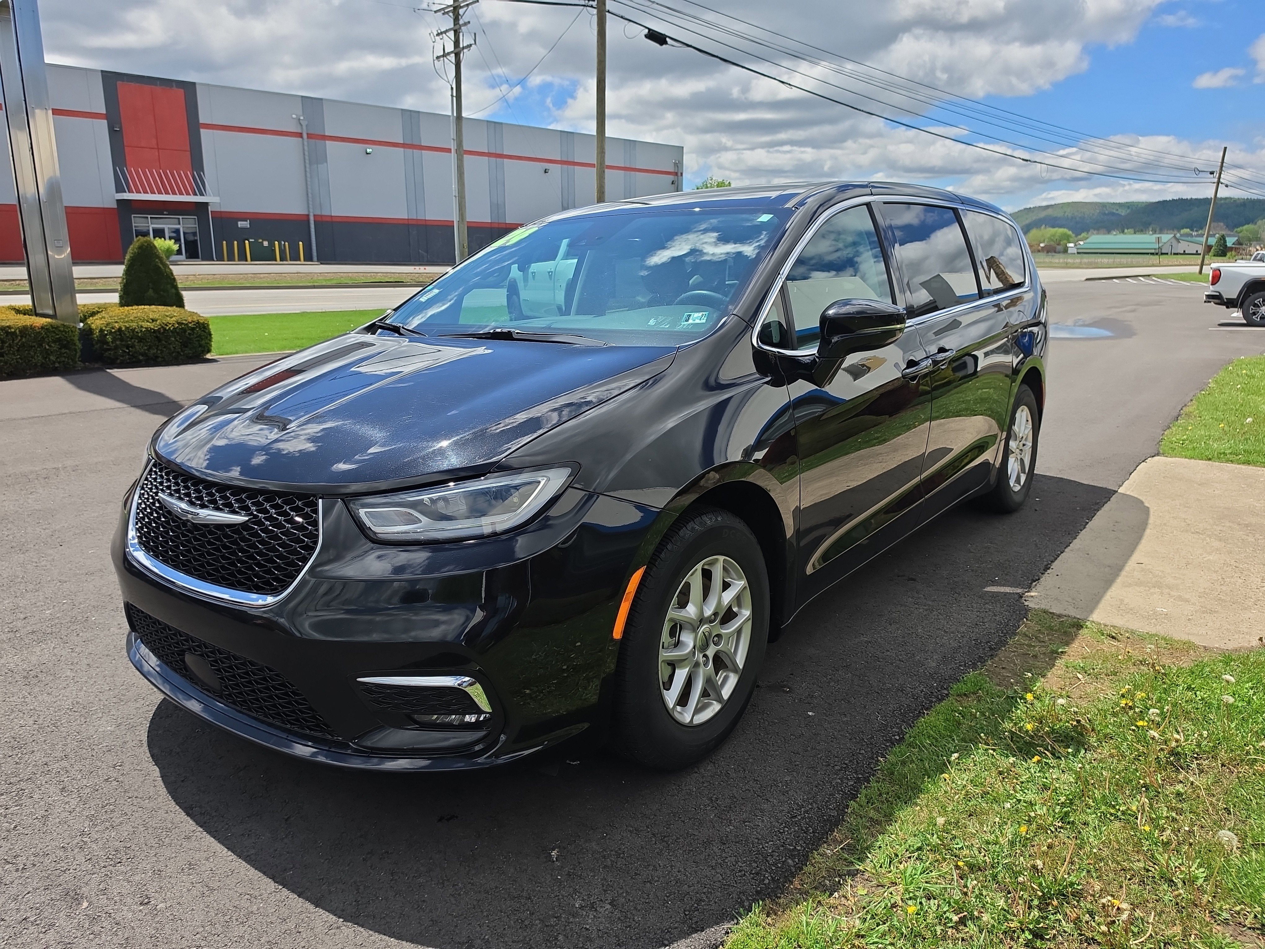 2024 Chrysler Pacifica Touring L