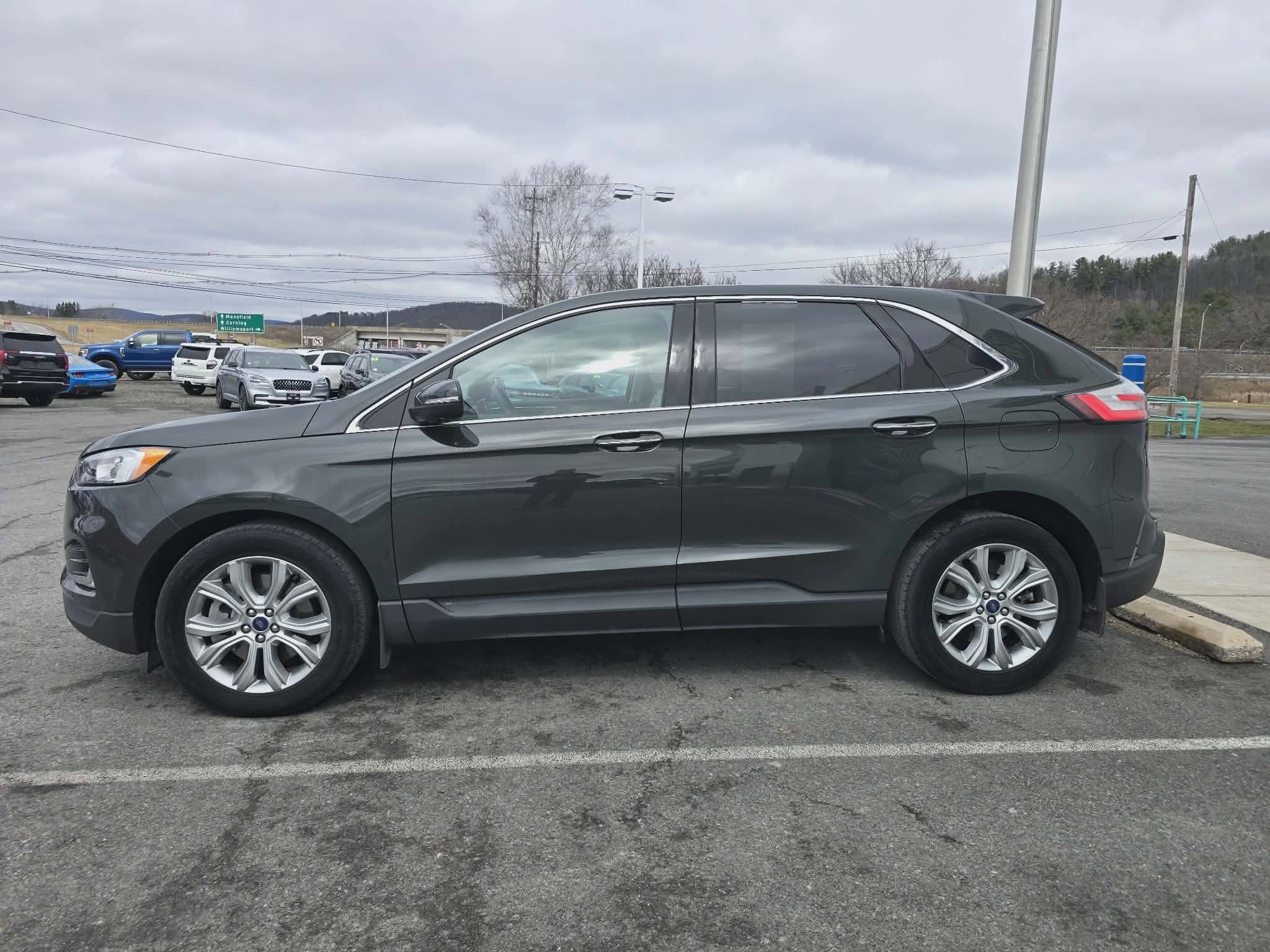 2022 Ford Edge Titanium