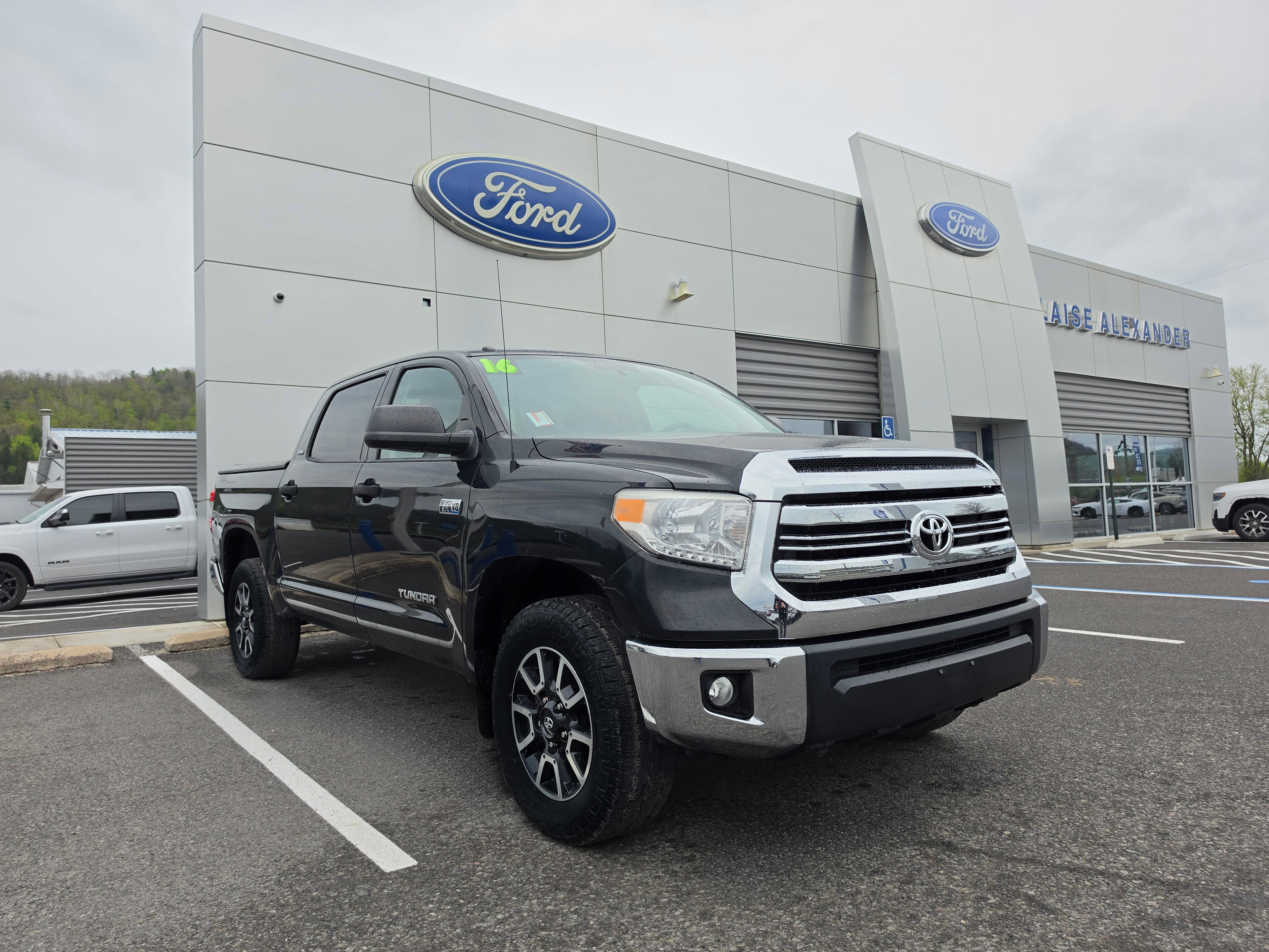 2016 Toyota Tundra 4WD Truck SR5
