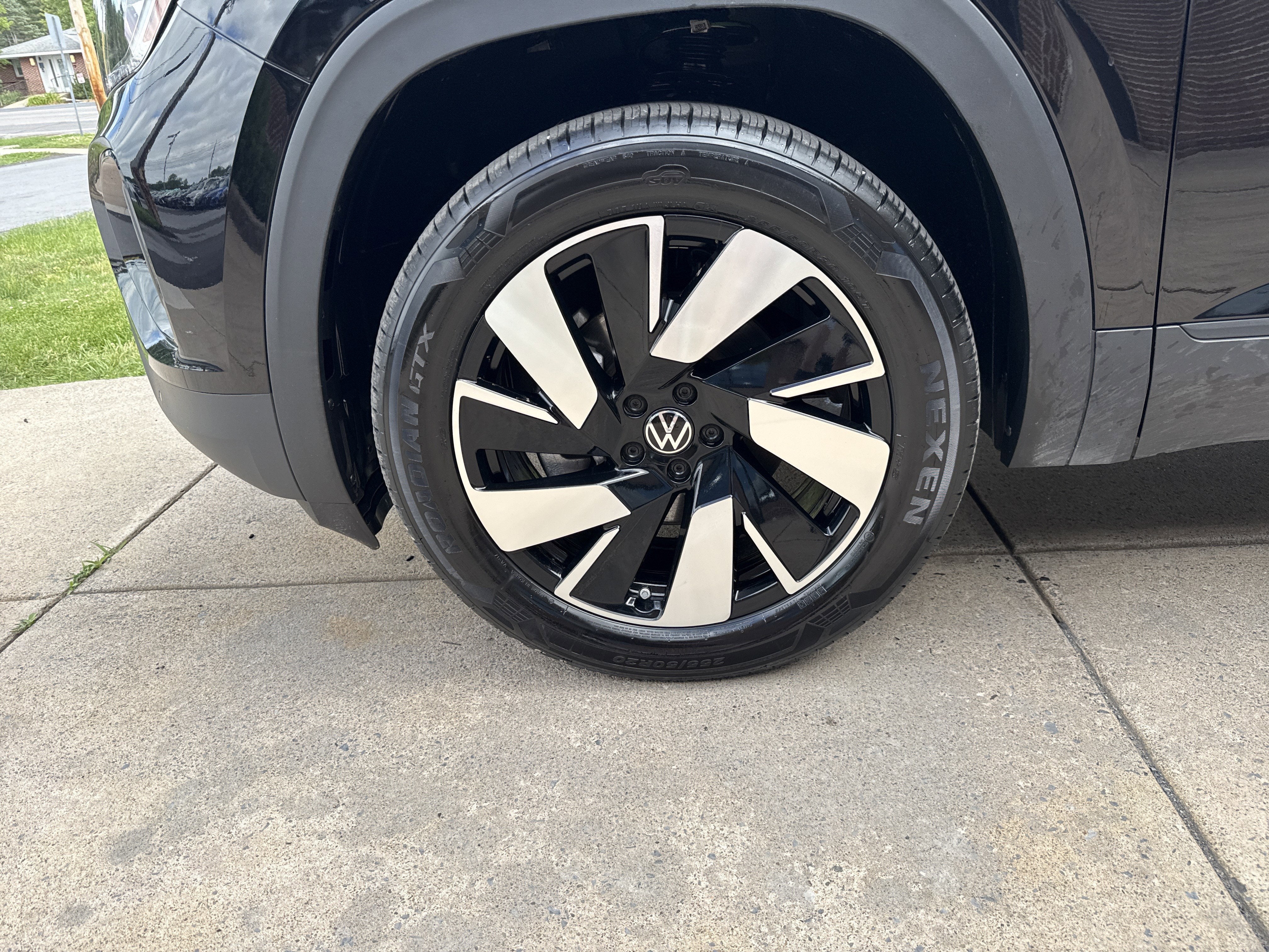 2026 Volkswagen Atlas Cross Sport 2.0T SE w/Technology