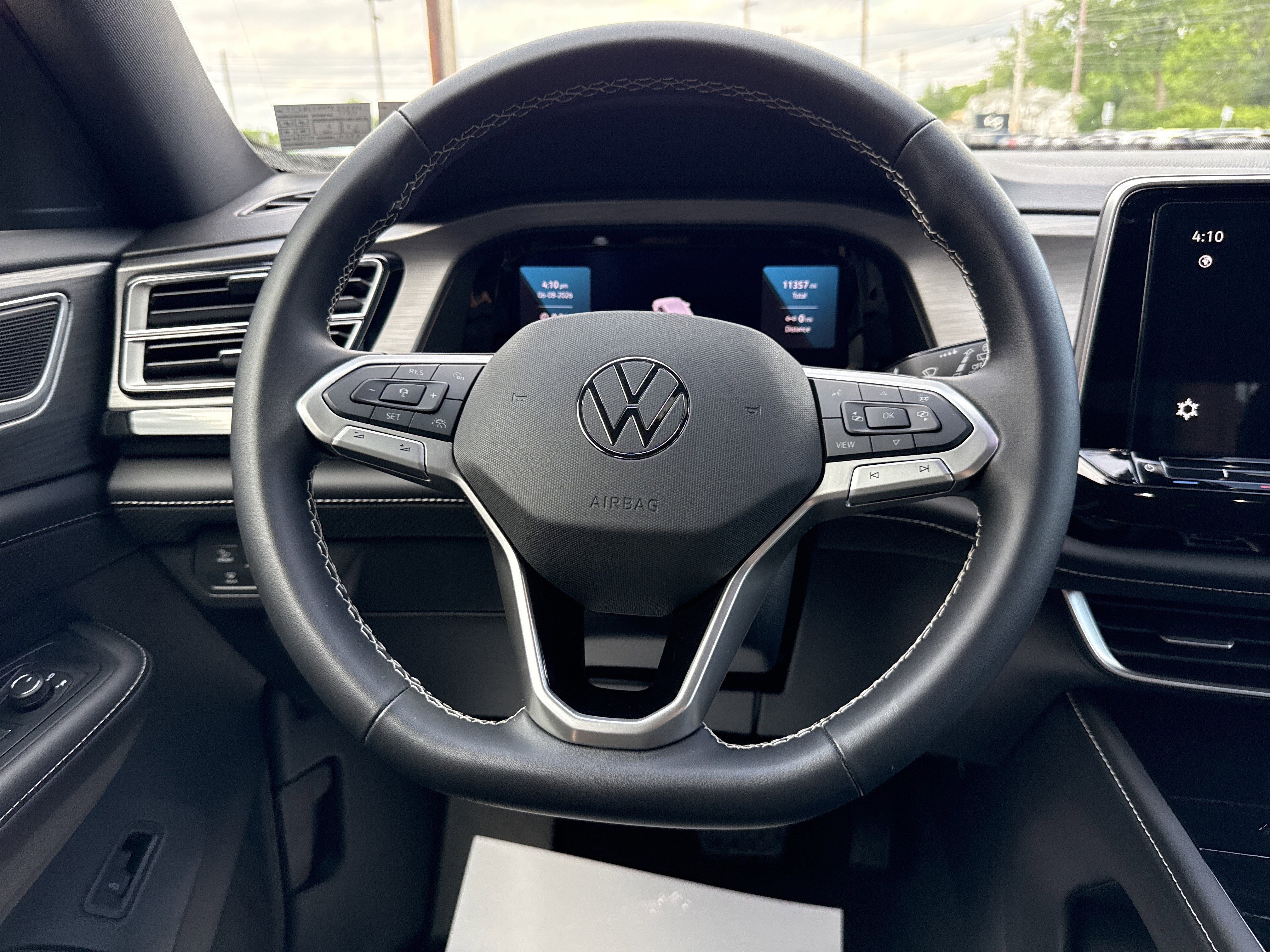 2026 Volkswagen Atlas Cross Sport 2.0T SE w/Technology