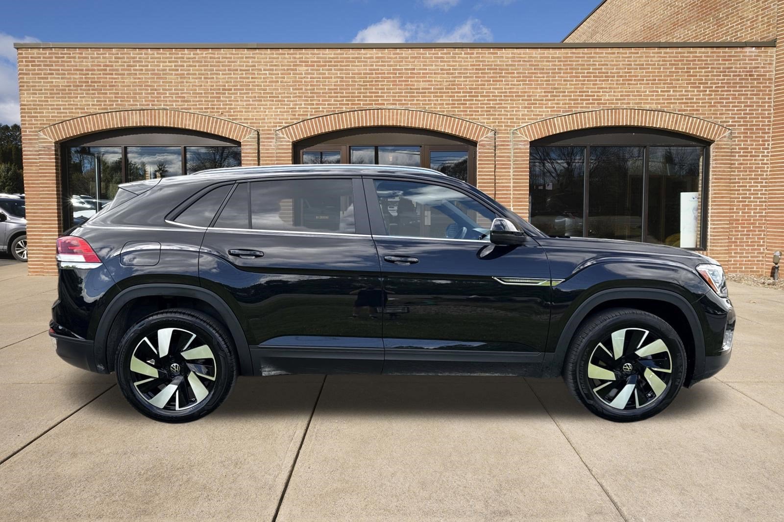 2026 Volkswagen Atlas Cross Sport 2.0T SE w/Technology