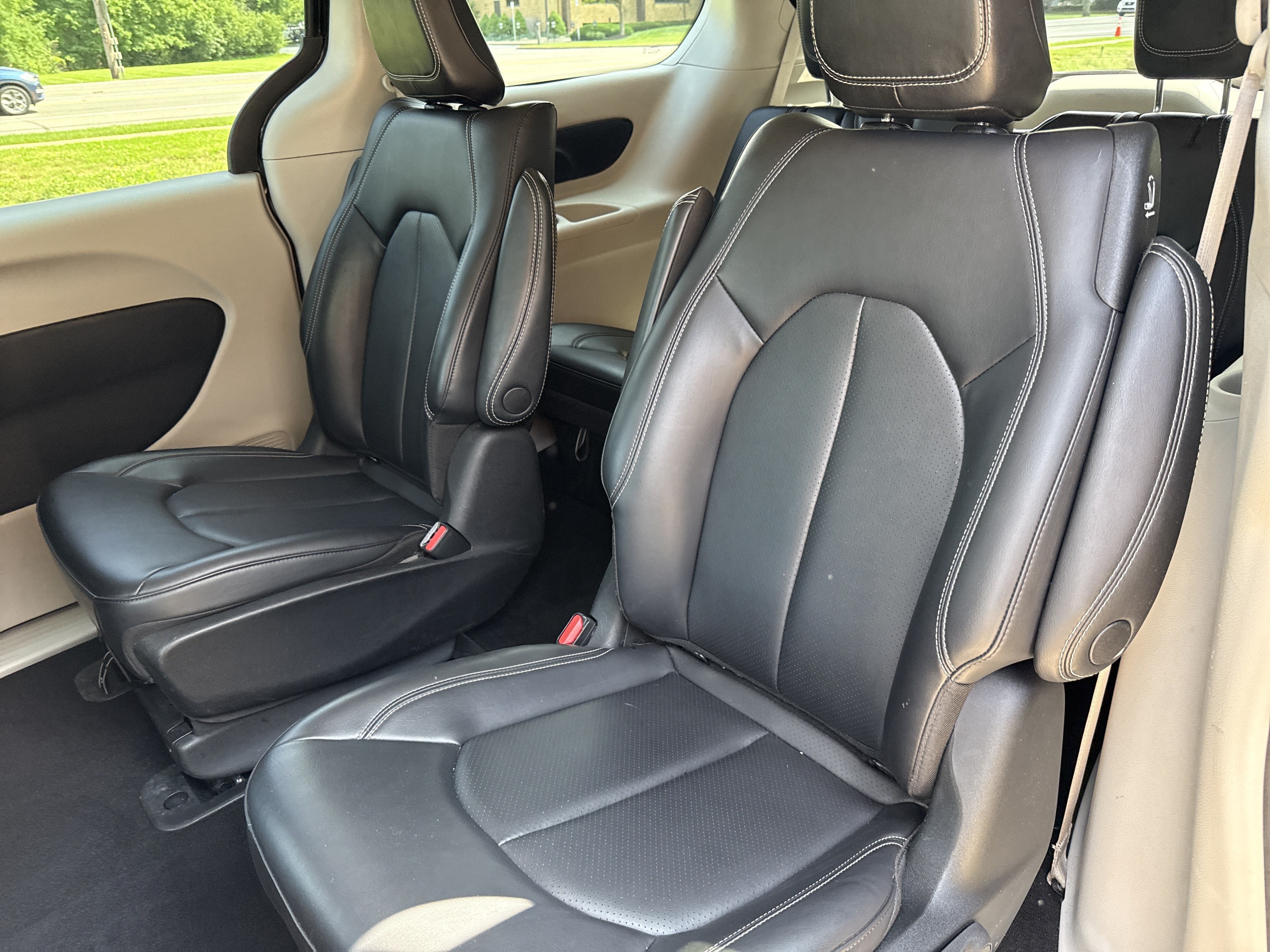 2023 Chrysler Pacifica Hybrid Touring L