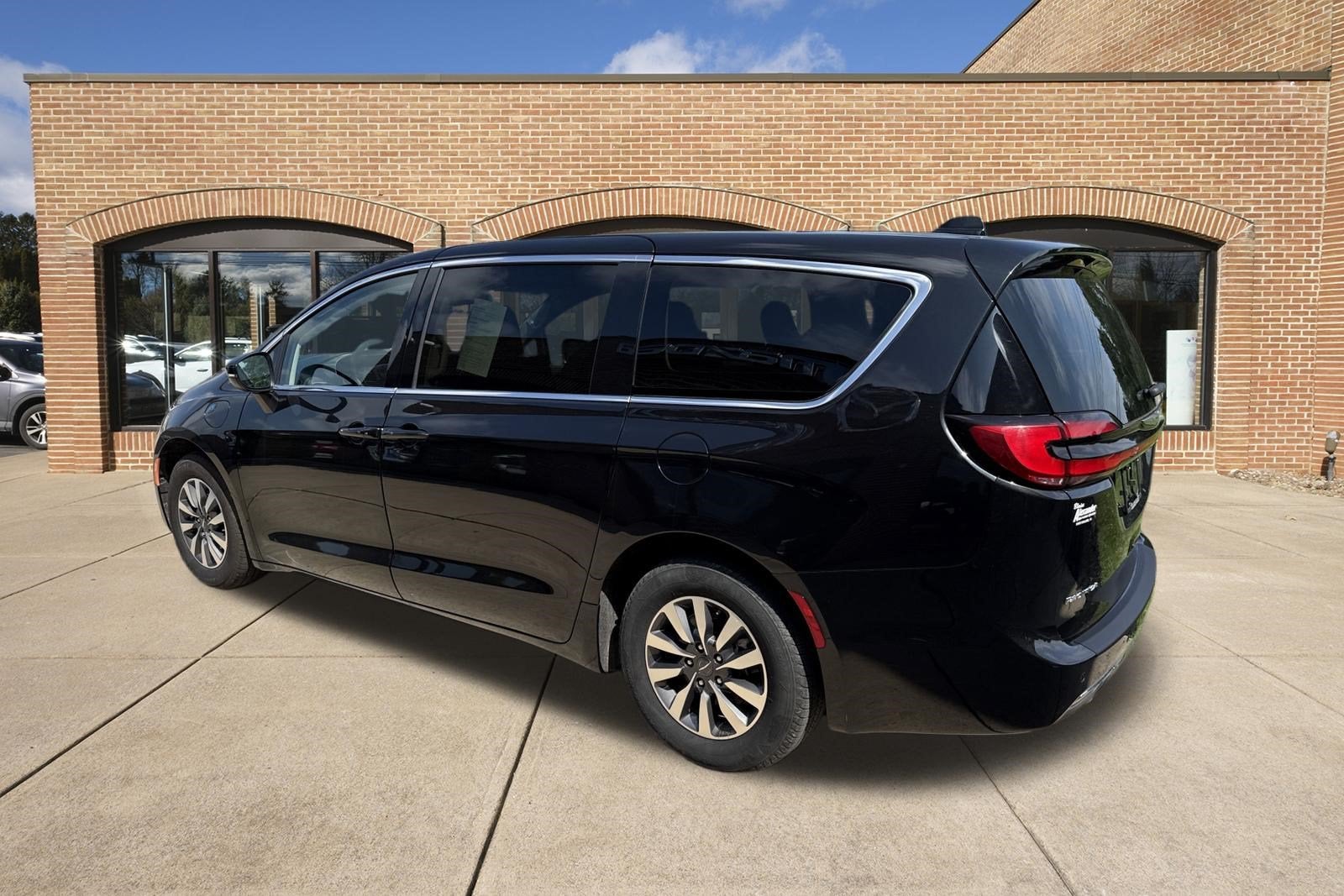 2023 Chrysler Pacifica Hybrid Touring L
