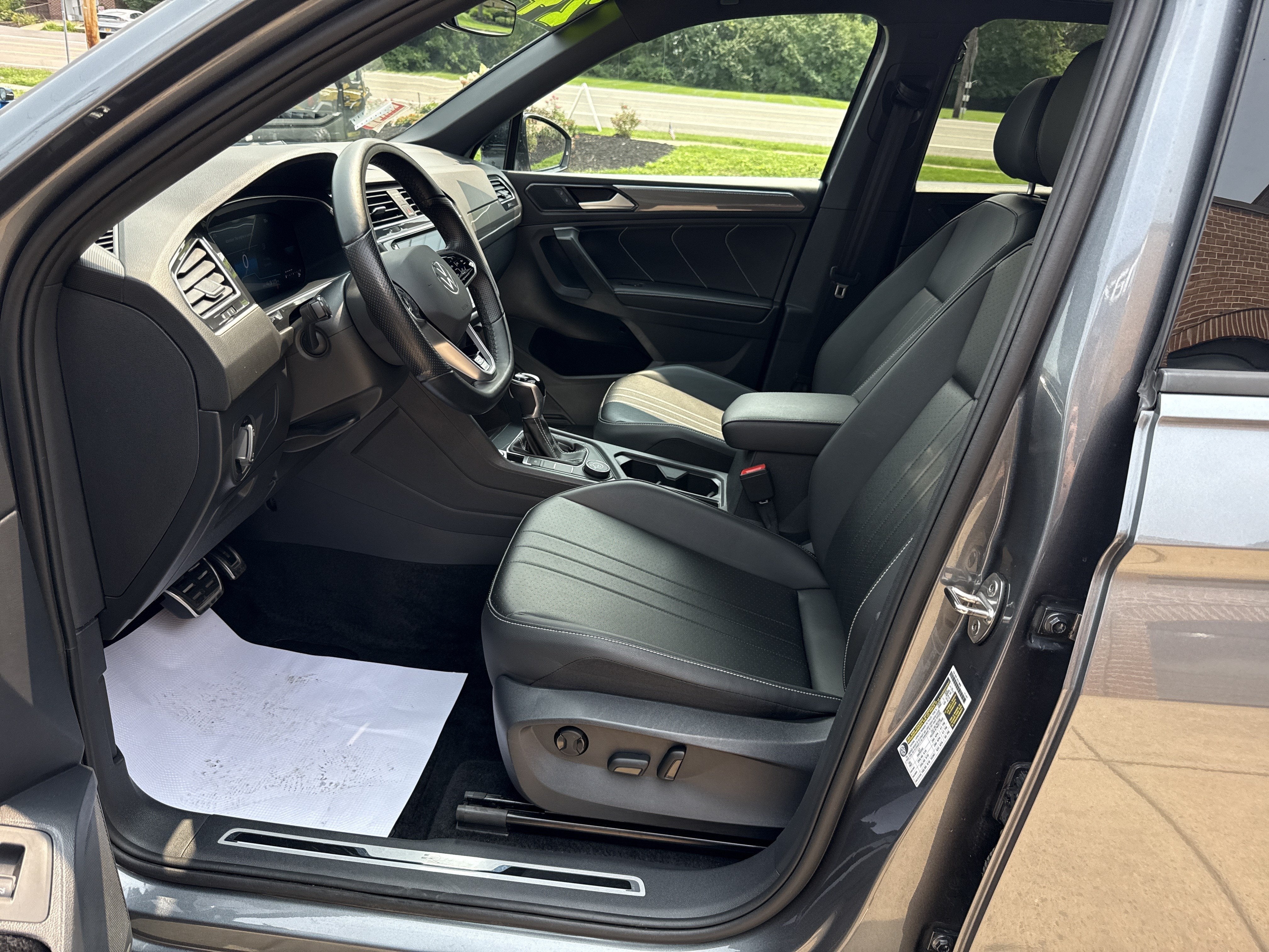 2024 Volkswagen Tiguan SE R-Line Black