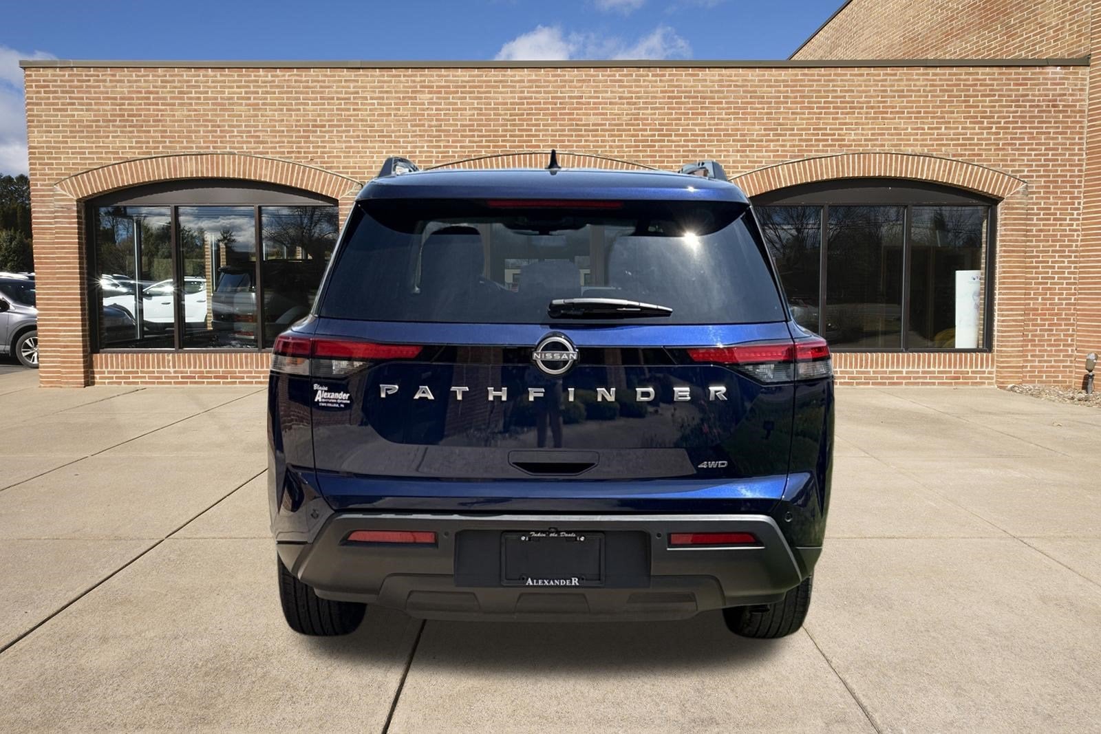 2025 Nissan Pathfinder SV