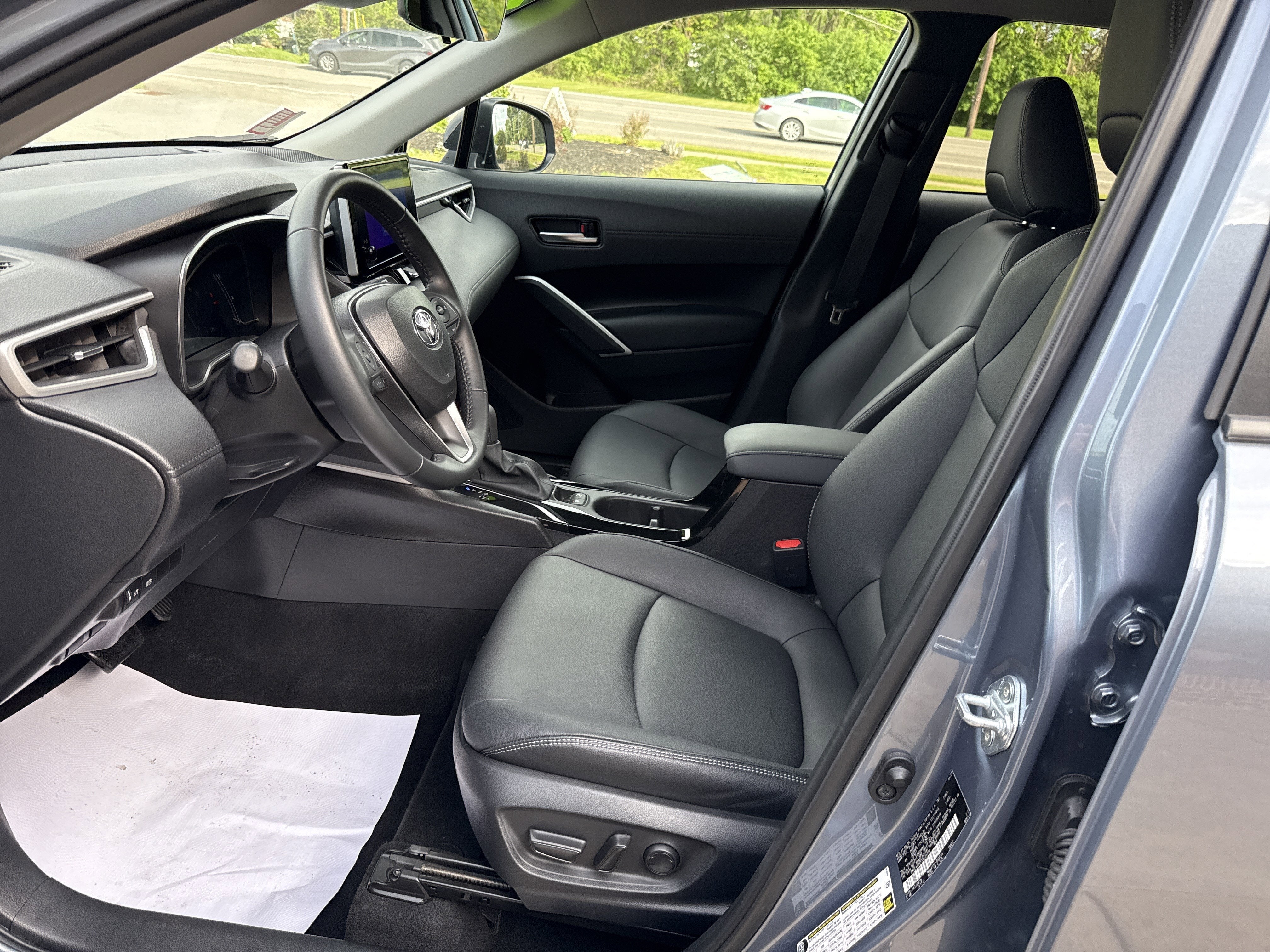 2025 Toyota Corolla Cross XLE