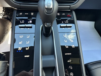 2025 Porsche Macan Base