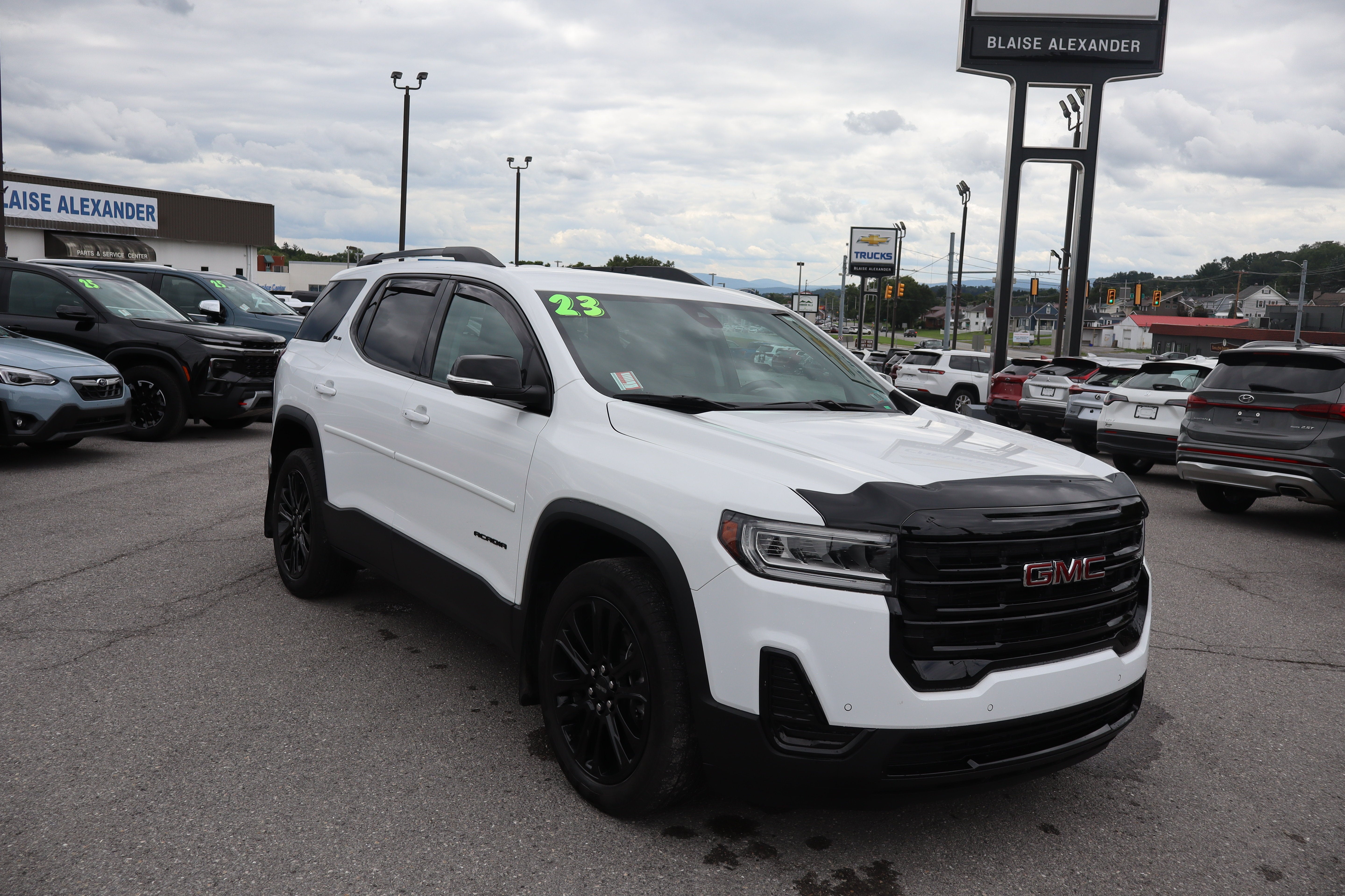 2023 GMC Acadia SLE