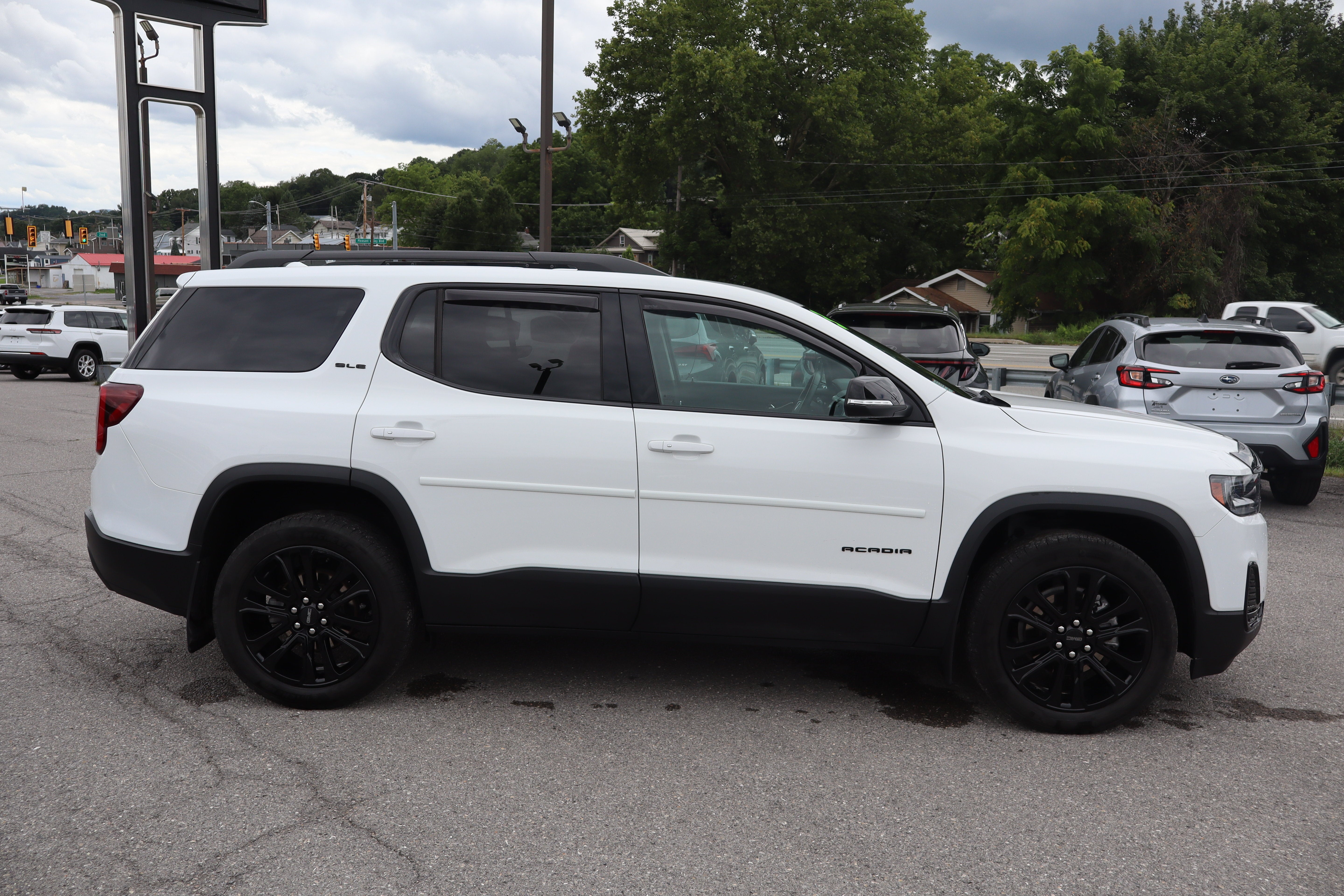 2023 GMC Acadia SLE