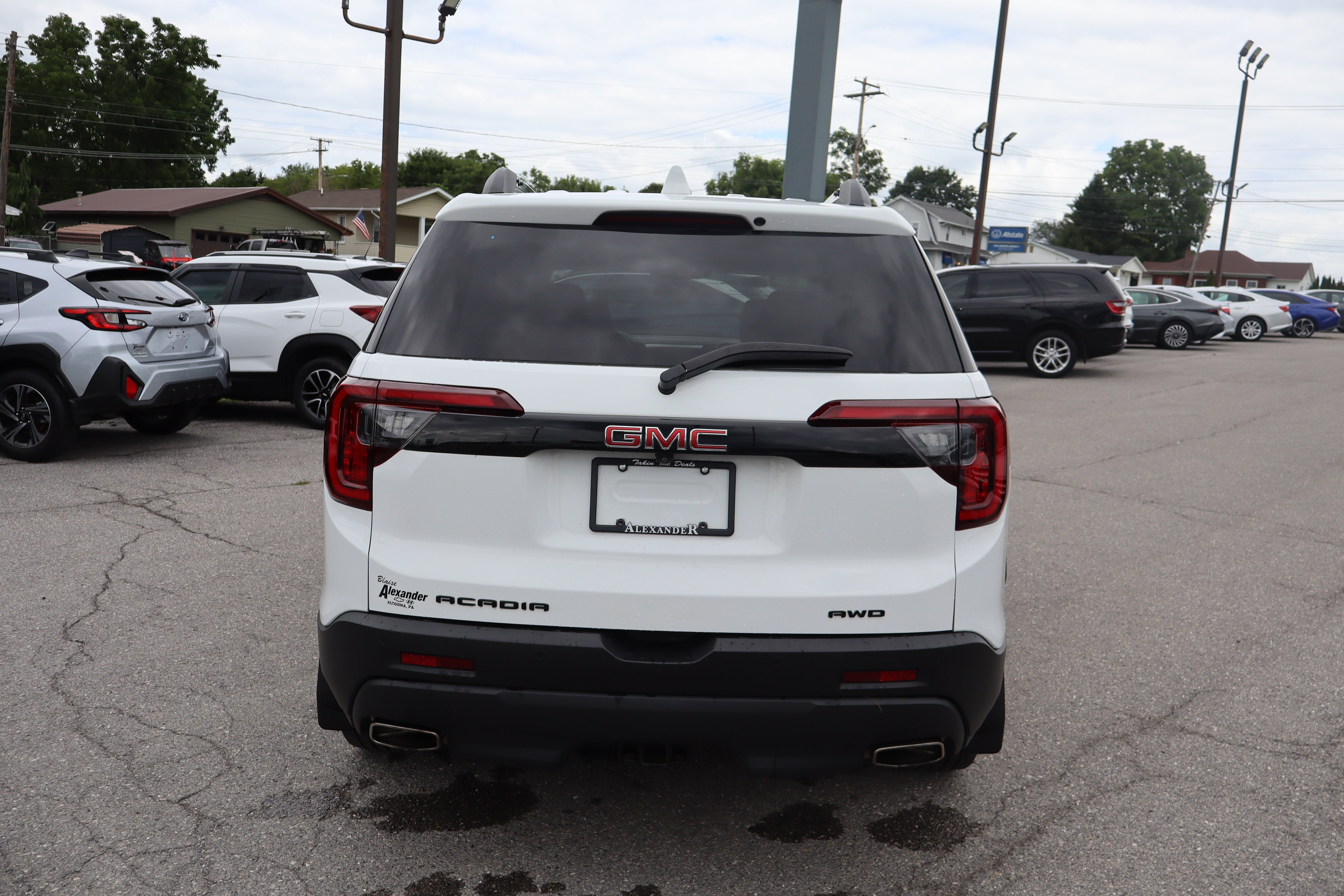 2023 GMC Acadia SLE