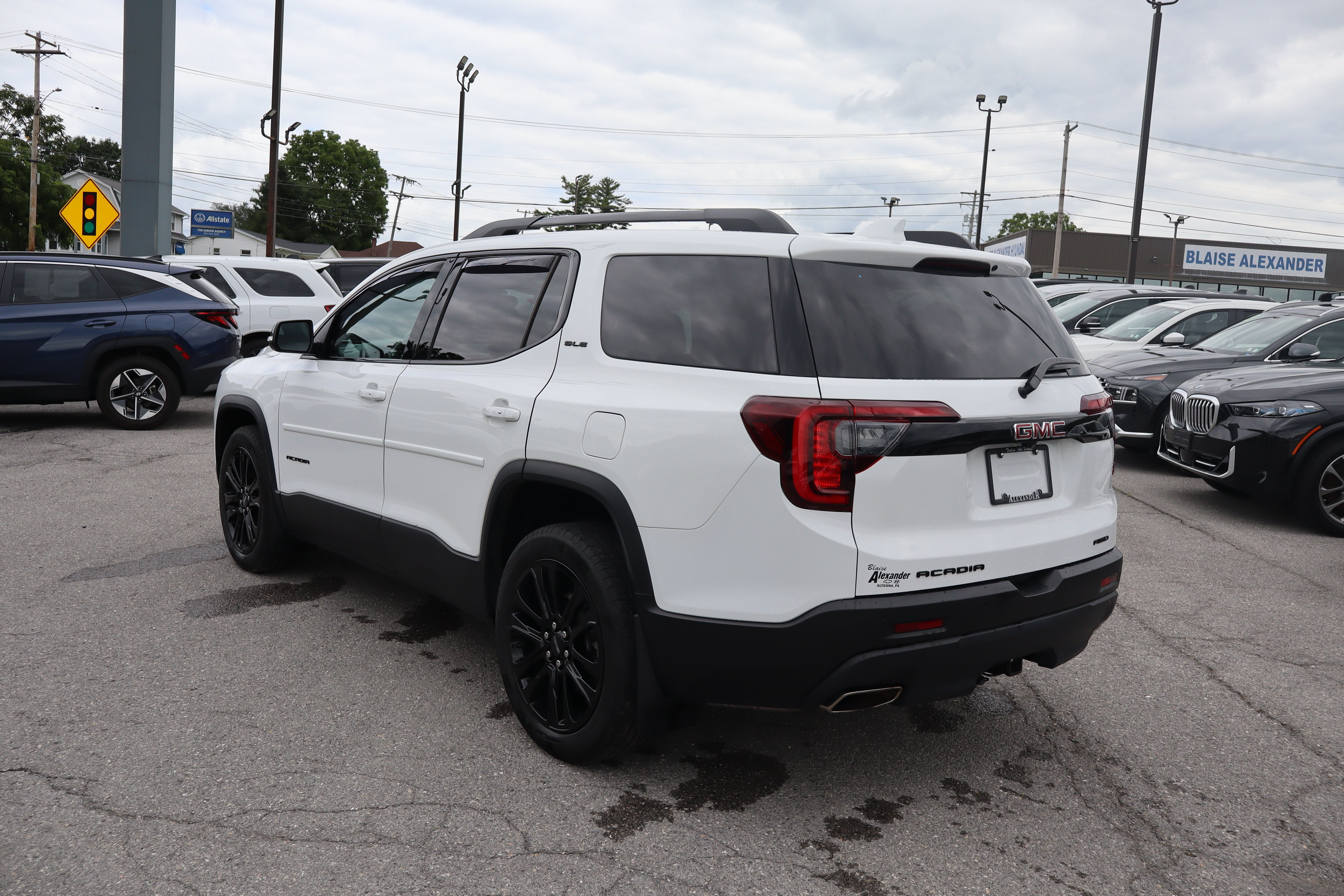 2023 GMC Acadia SLE