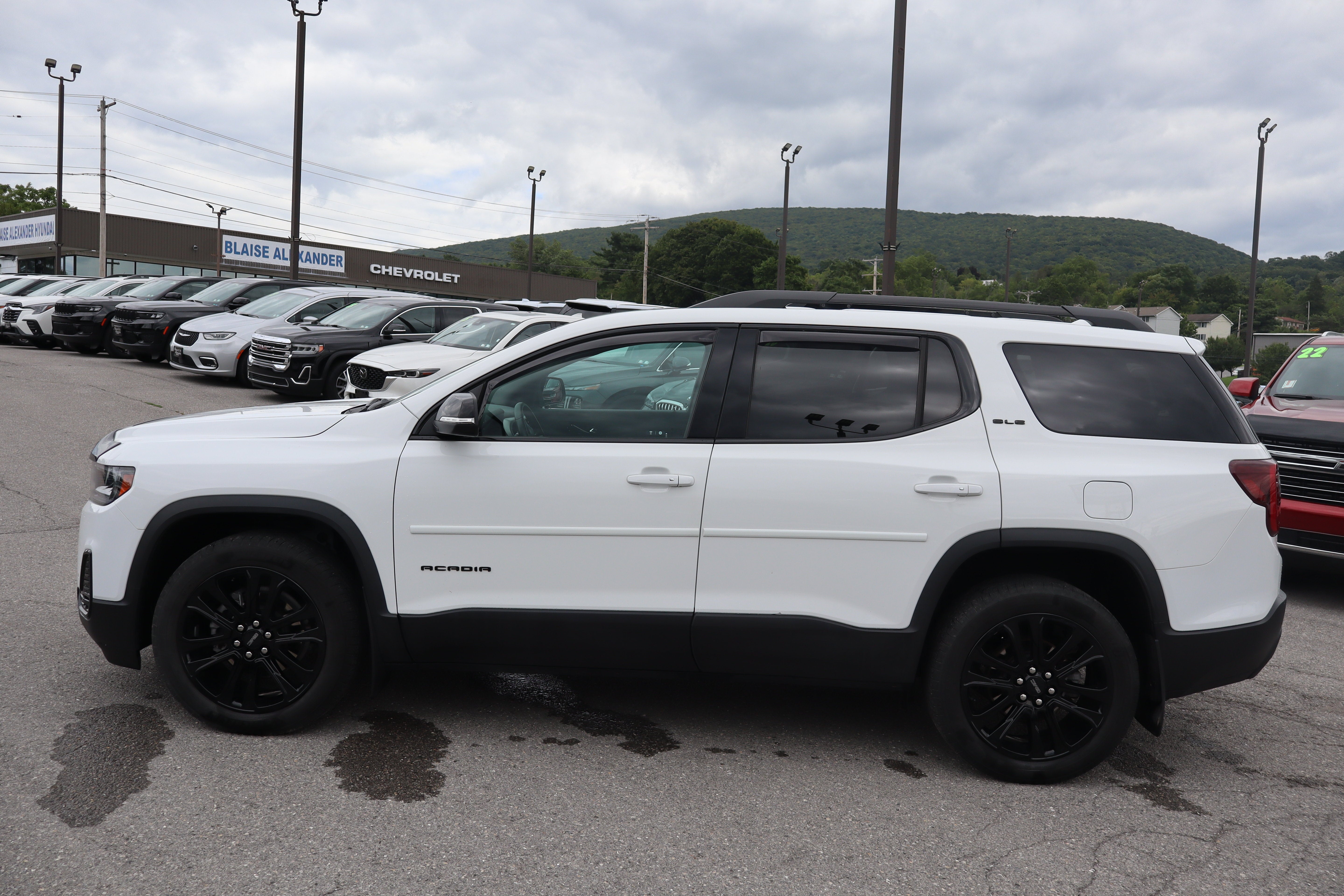 2023 GMC Acadia SLE