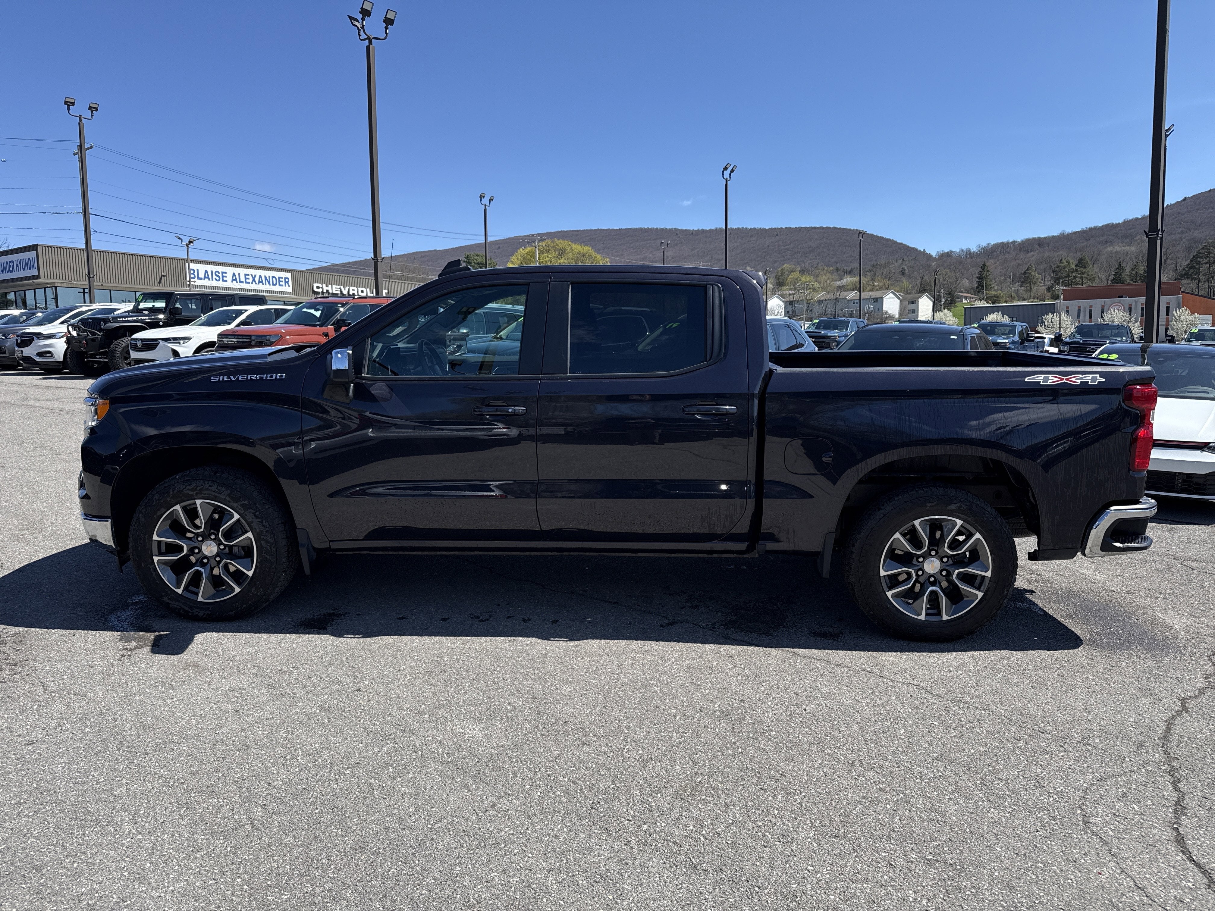 2024 Chevrolet Silverado 1500 LT