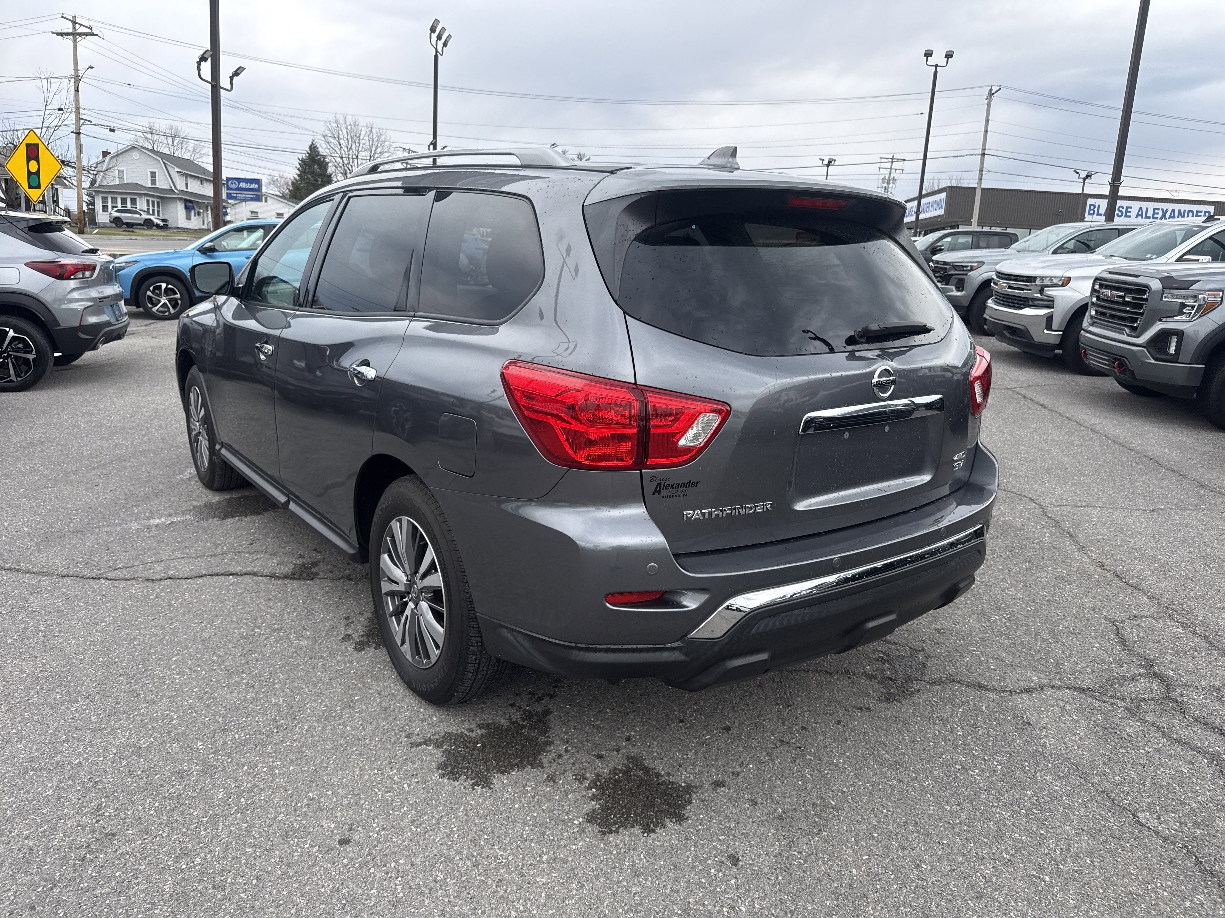 2020 Nissan Pathfinder SV