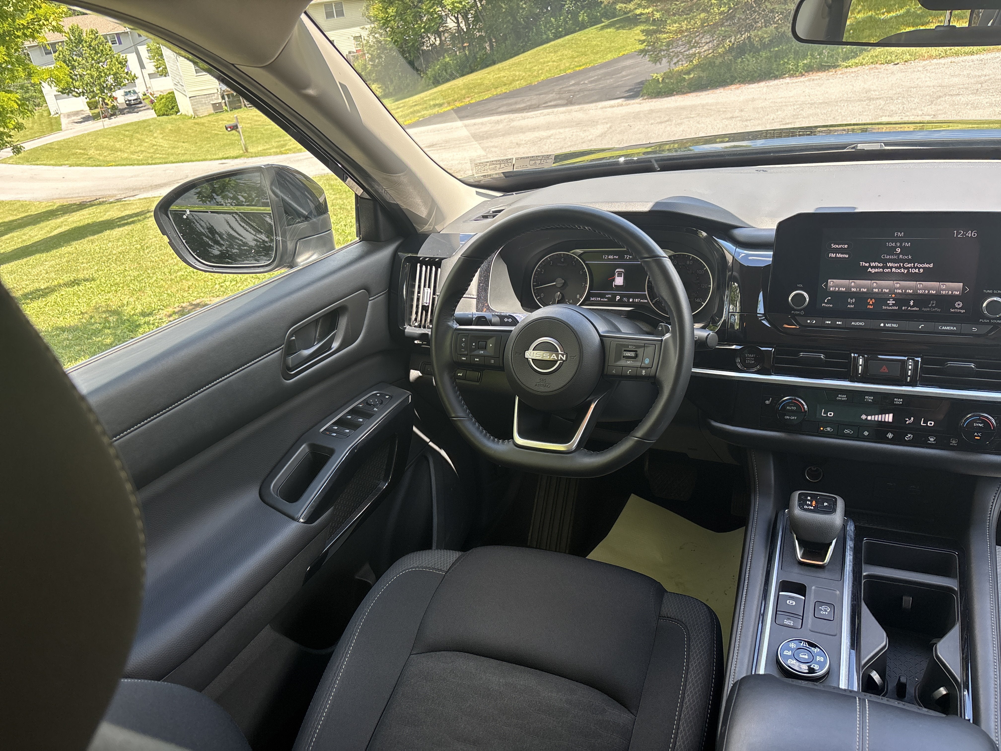 2025 Nissan Pathfinder SV