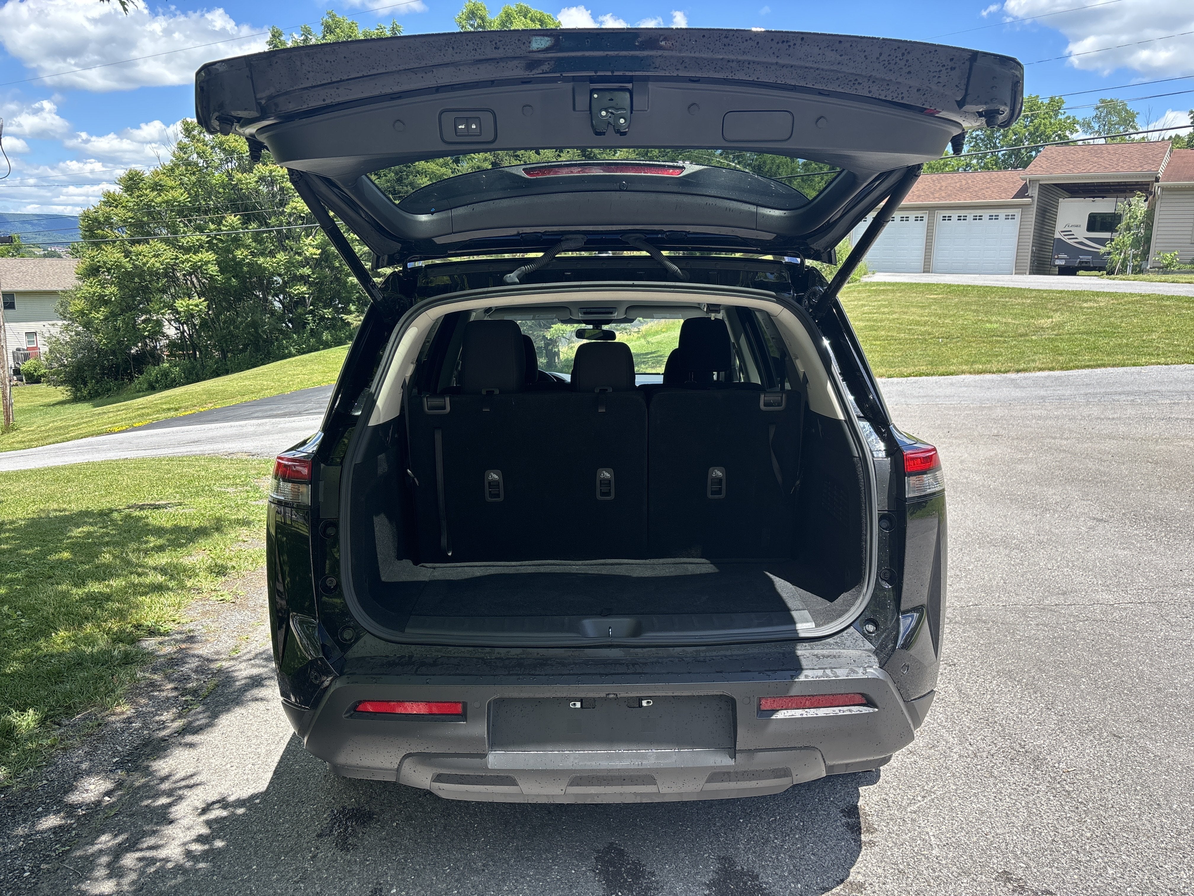 2025 Nissan Pathfinder SV