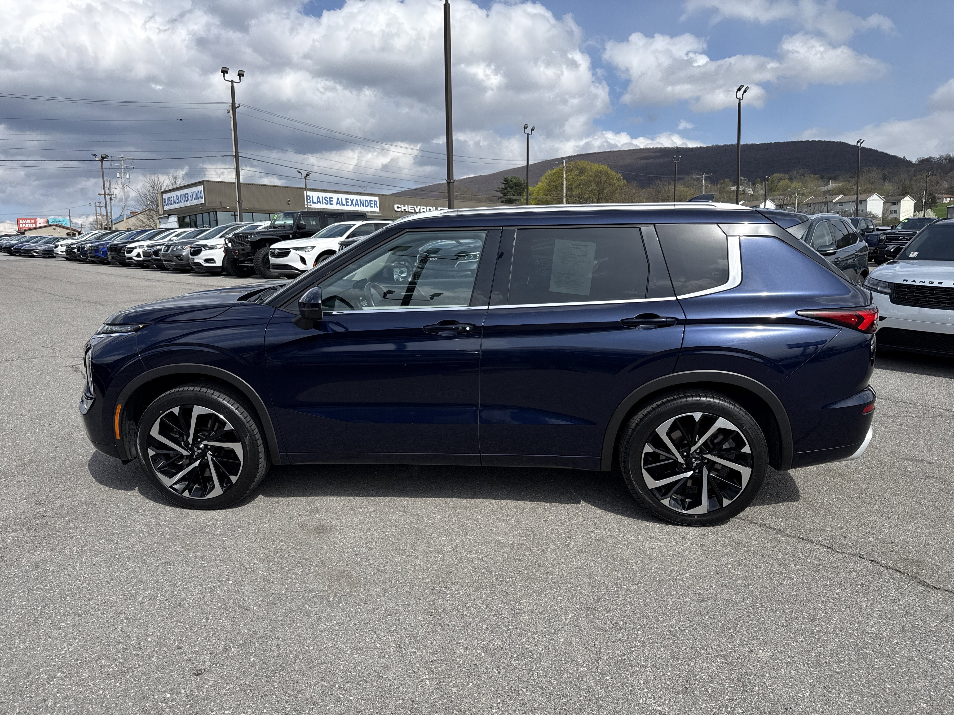 2022 Mitsubishi Outlander SEL