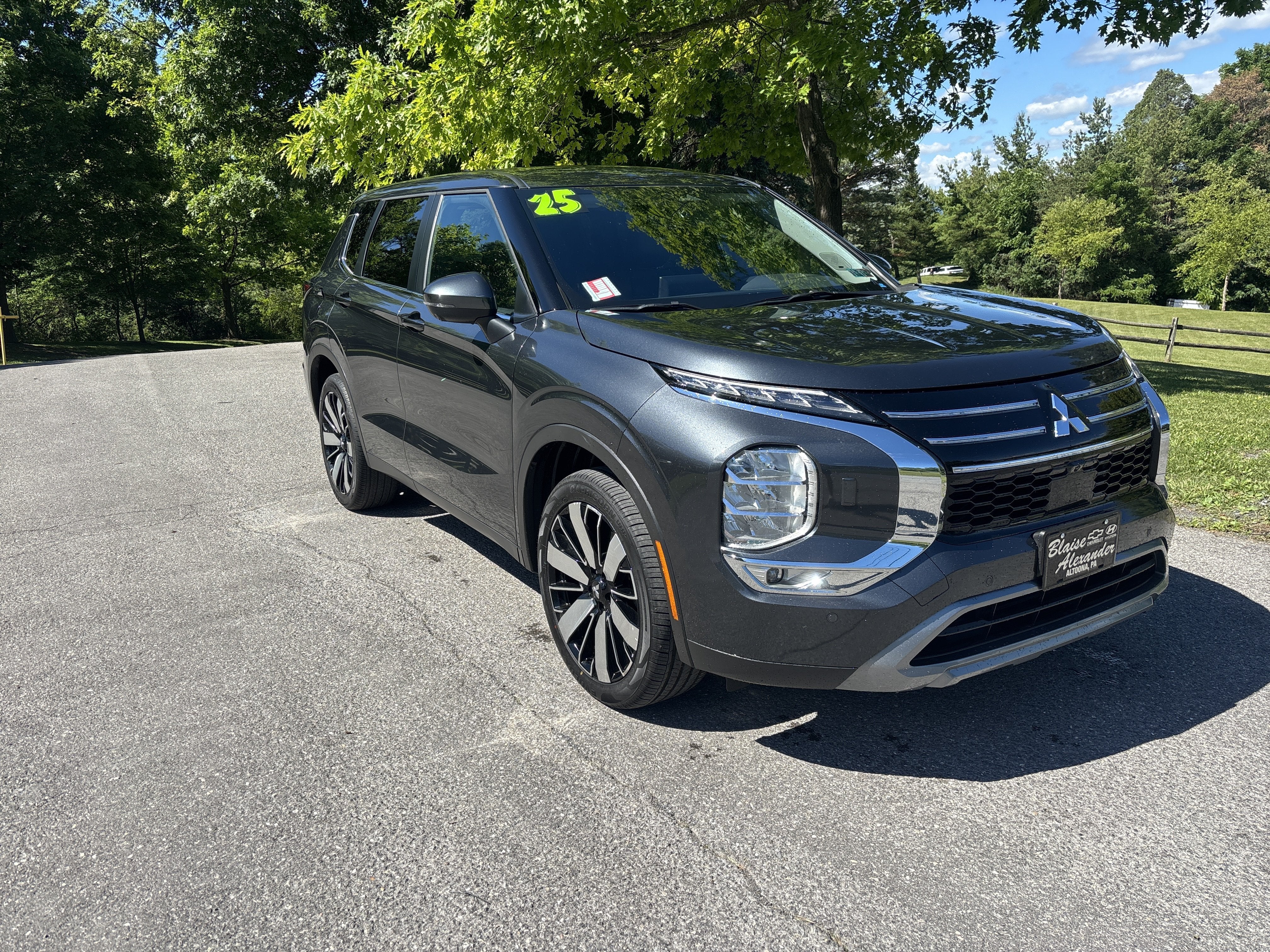 2025 Mitsubishi Outlander SE