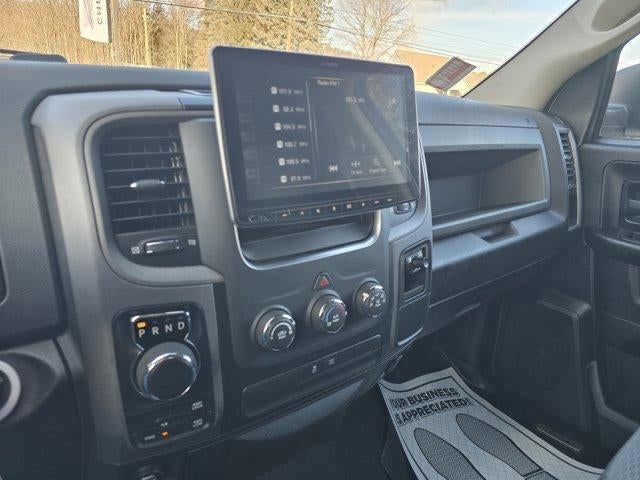 2019 RAM 1500 Classic Express 4x4 Crew Cab 5'7" Box