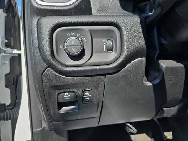 2022 RAM 1500 Big Horn 4x4 Crew Cab 5'7" Box