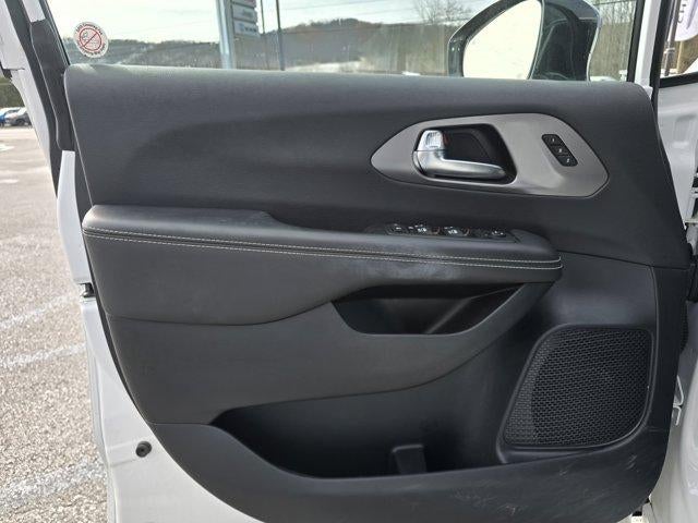 2025 Chrysler Pacifica Select FWD