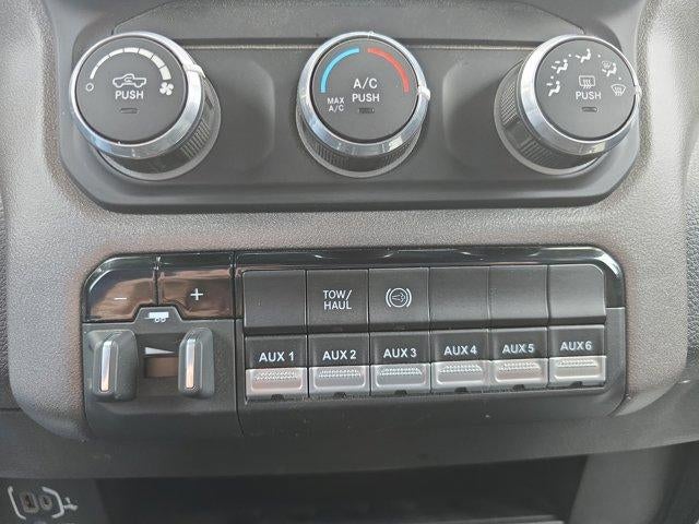 2022 RAM 3500 Tradesman 4x4 Crew Cab 8' Box