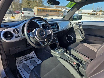 2012 Volkswagen Beetle 2dr Cpe Auto 2.5L PZEV