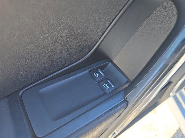 2012 Volkswagen Beetle 2dr Cpe Auto 2.5L PZEV