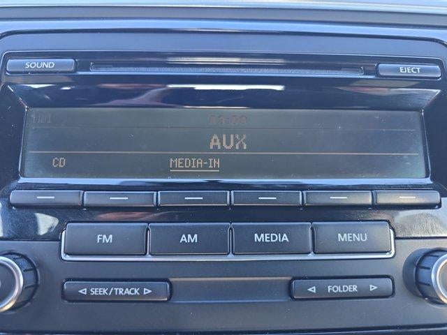 2012 Volkswagen Beetle 2dr Cpe Auto 2.5L PZEV