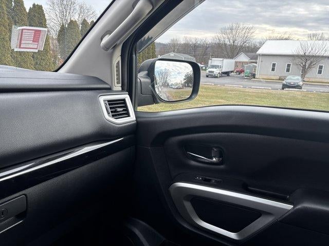 2021 Nissan Titan 4x4 Crew Cab SV