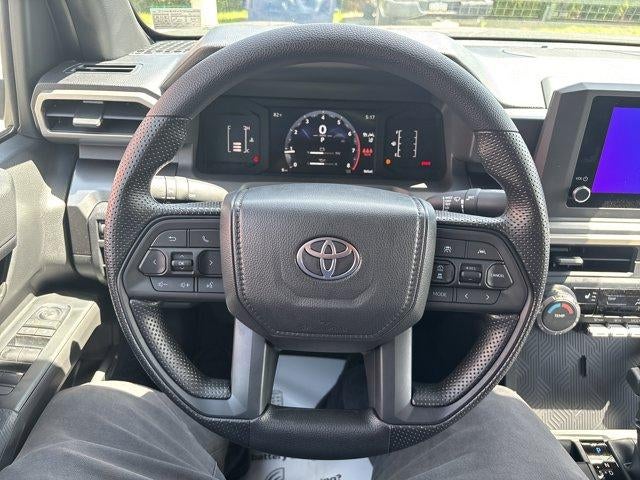 2026 Toyota Tacoma 2WD 2WD SR5 Double Cab 5' Bed AT (SE)