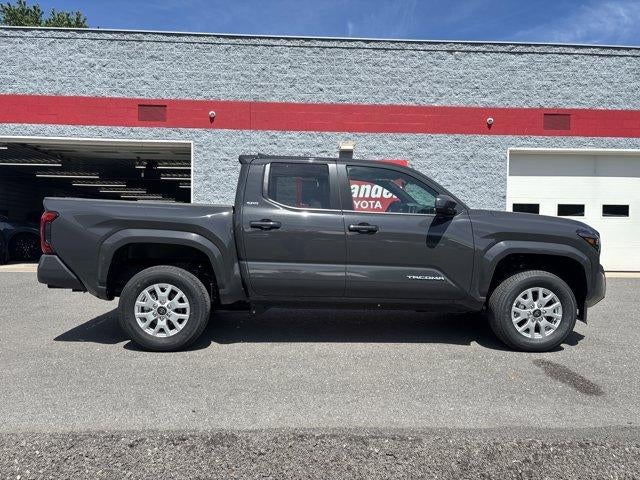 2026 Toyota Tacoma 2WD 2WD SR5 Double Cab 5' Bed AT (SE)