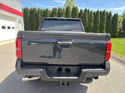 2026 Toyota Tacoma 2WD 2WD SR5 Double Cab 5' Bed AT (SE)